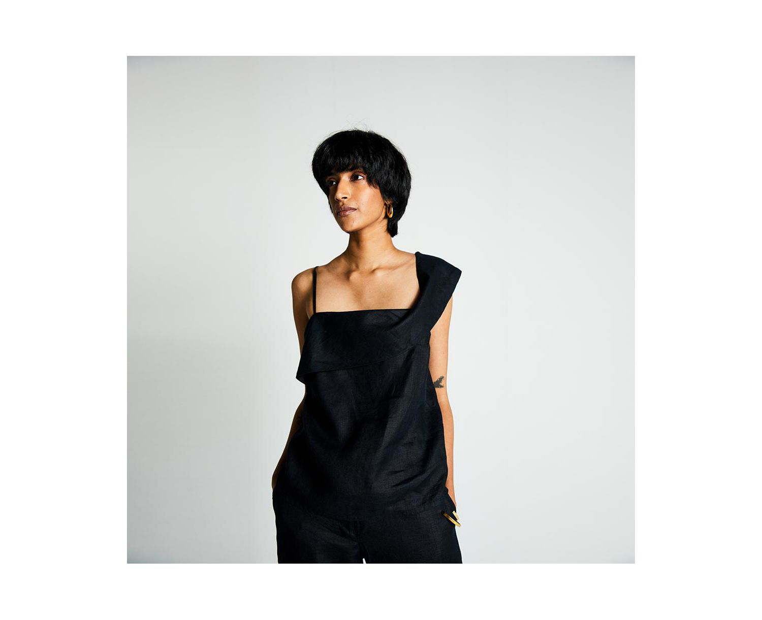 Women's The Wandering Wave top Black