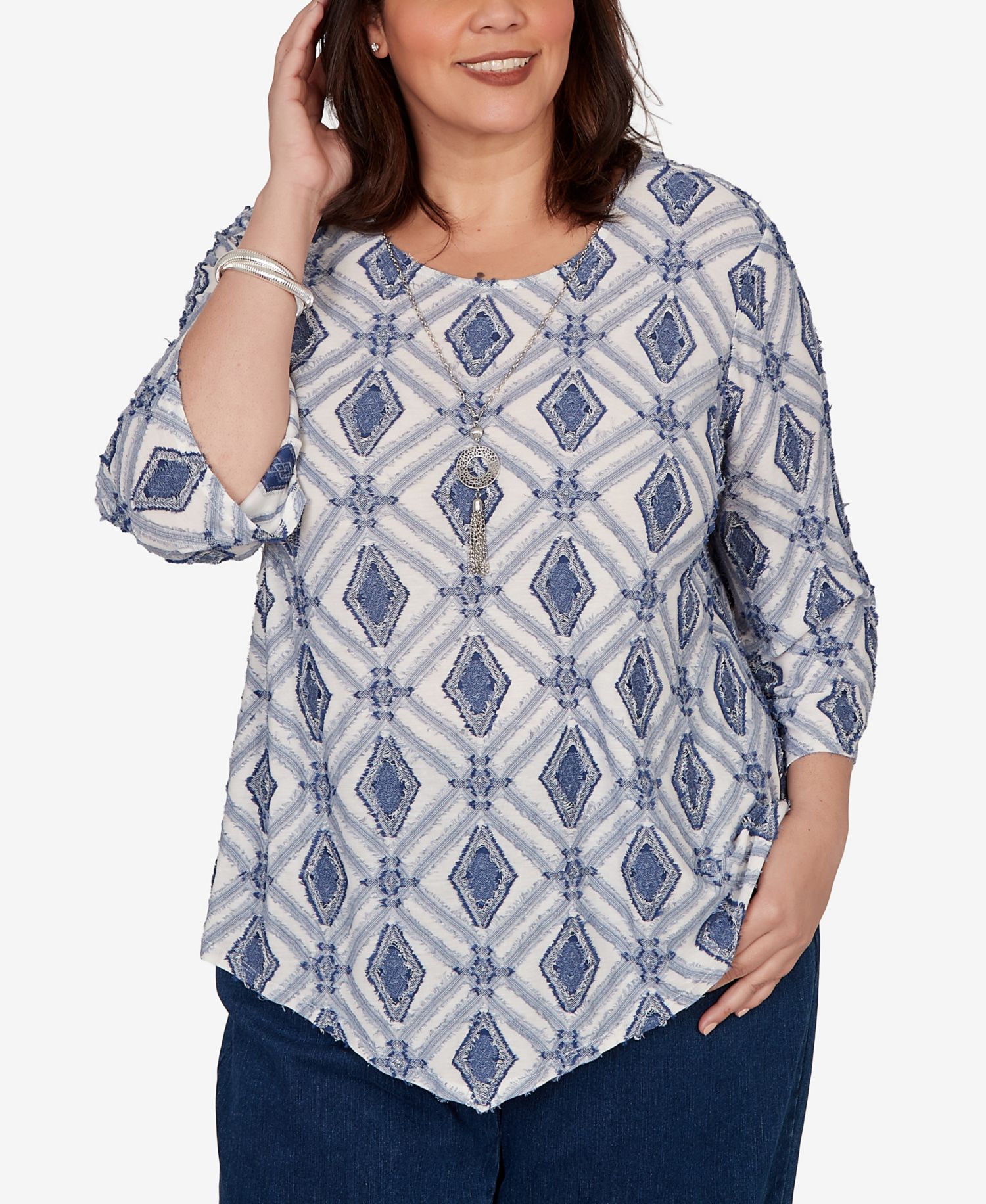 Plus Size Diamond Textured Top with Necklace