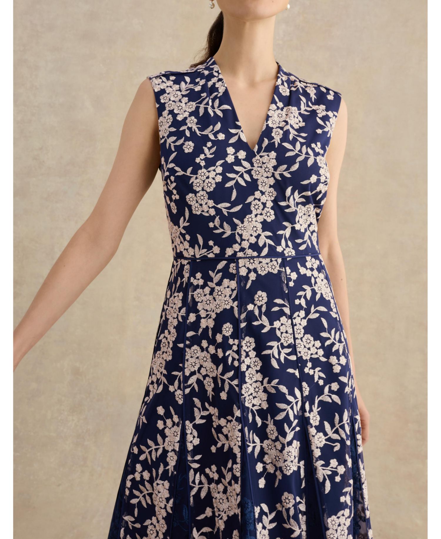 Women's Quin Sleeveless V-Neck Embroidered Dress