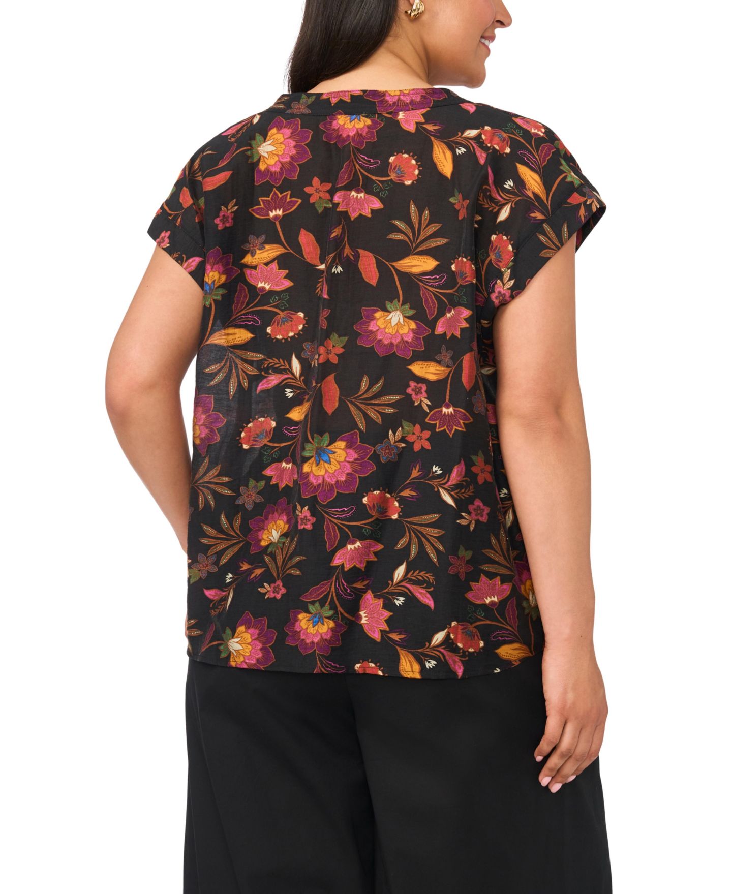 Женская блузка Vince Camuto Plus Size Printed V-Neck Short-Sleeve Blouse, цвет: Насыщенный чёрный — фото 4