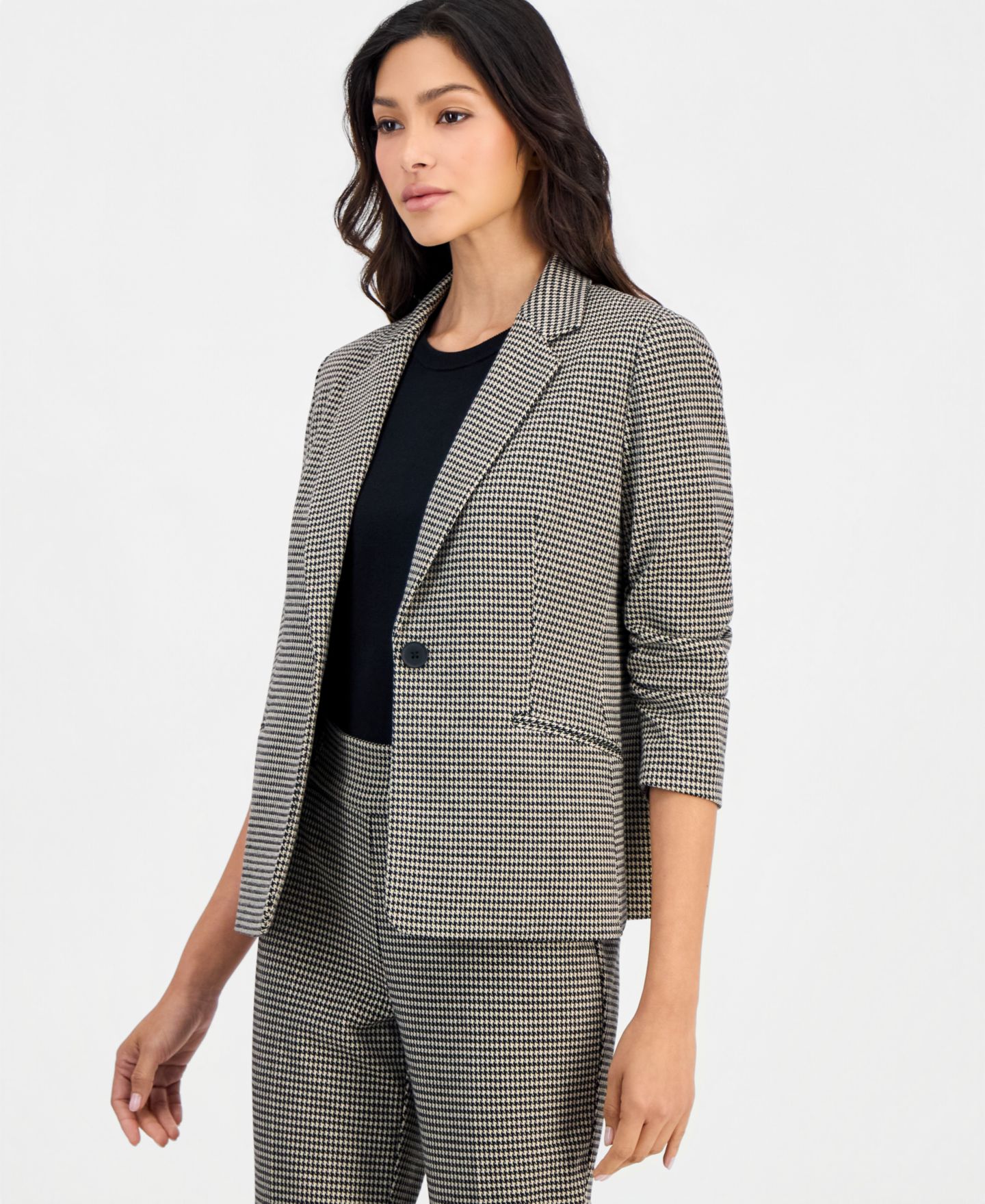 Женские комплекты Anne Klein Essentials Petite One-Button Scrunch-Sleeve Jacket & NYC Compression Side-Tab Pants, цвет: Чёрный — фото 3