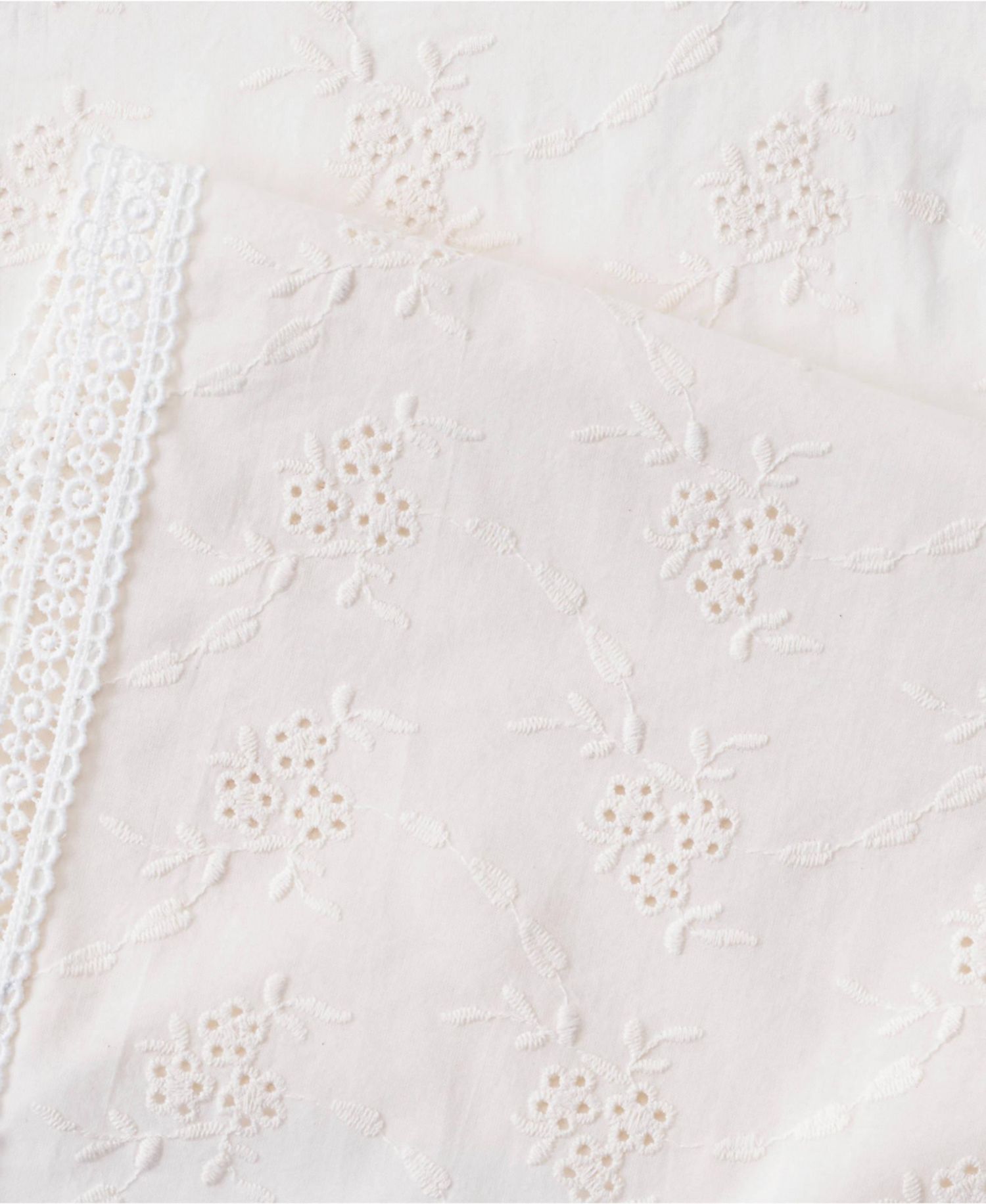 Women's Eyelet Scarf