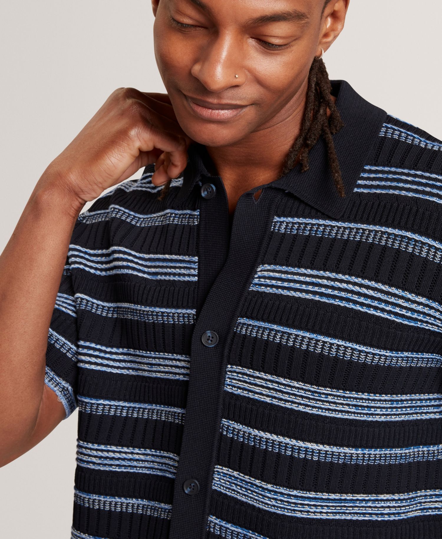 Men's Textured Pattern Short-Sleeve Shirt