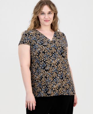 Plus Size Printed V-Neck Short-Sleeve Top