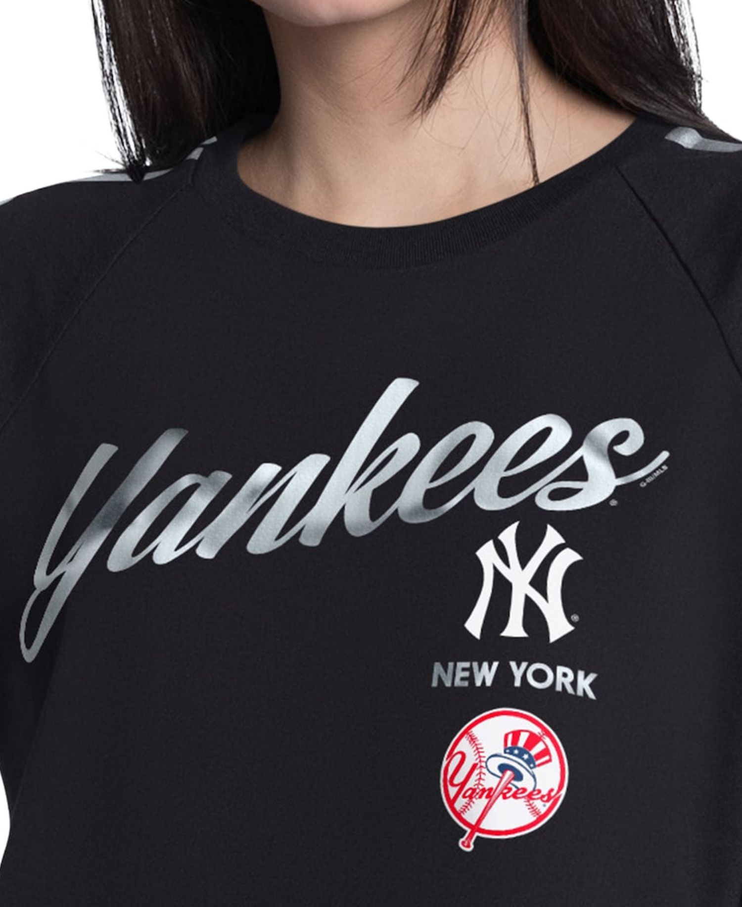 Women's Black New York Yankees Classic Play Cropped Raglan T-Shirt