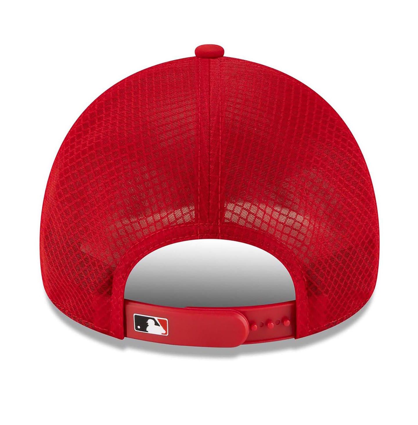 Мужская кепка New Era Red Cleveland Guardians 2026 Batting Practice Apex 9FORTY Adjustable Trucker Hat — фото 2