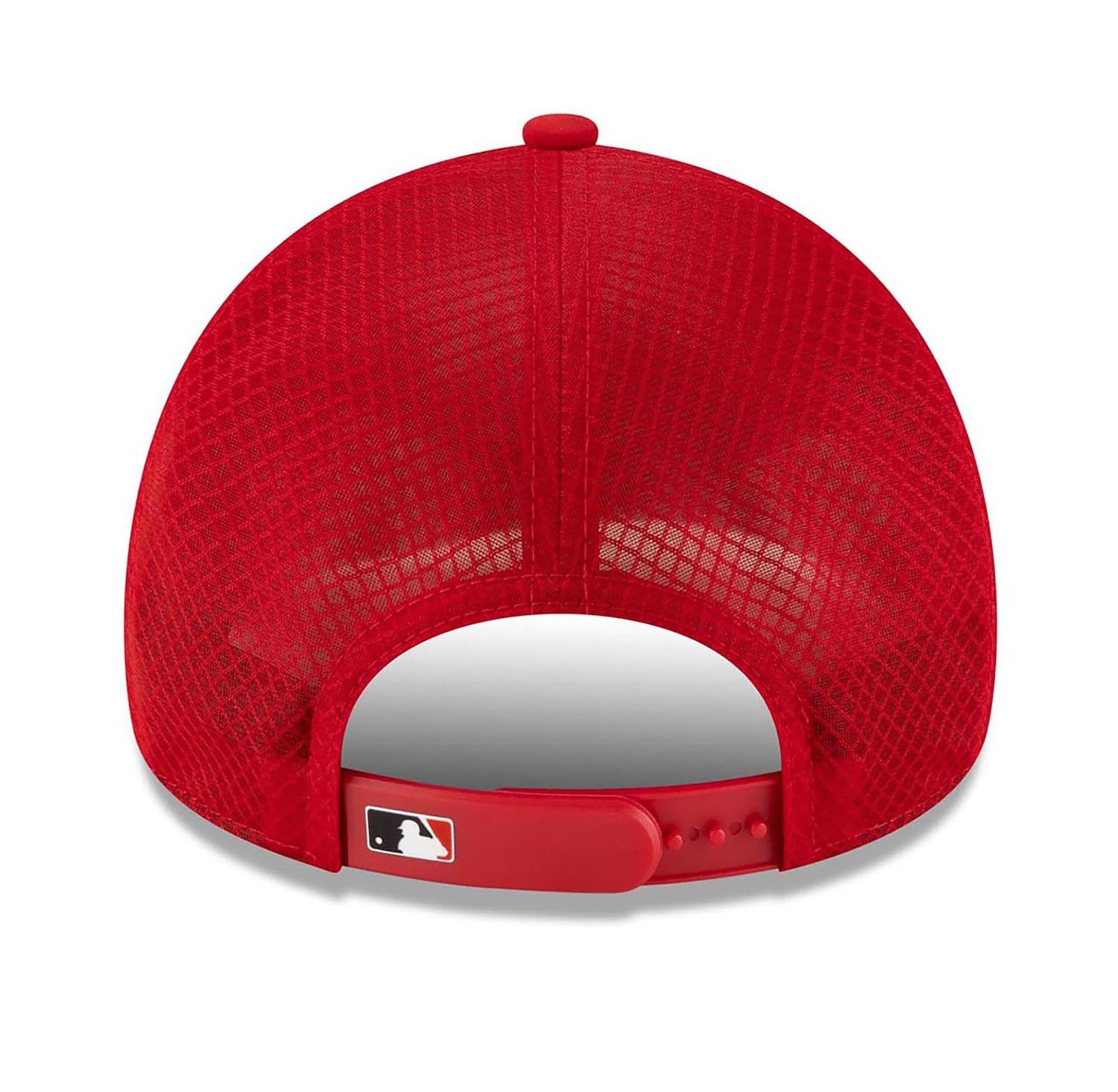Men's Red Cleveland Guardians 2026 Batting Practice Apex 9FORTY Adjustable Trucker Hat