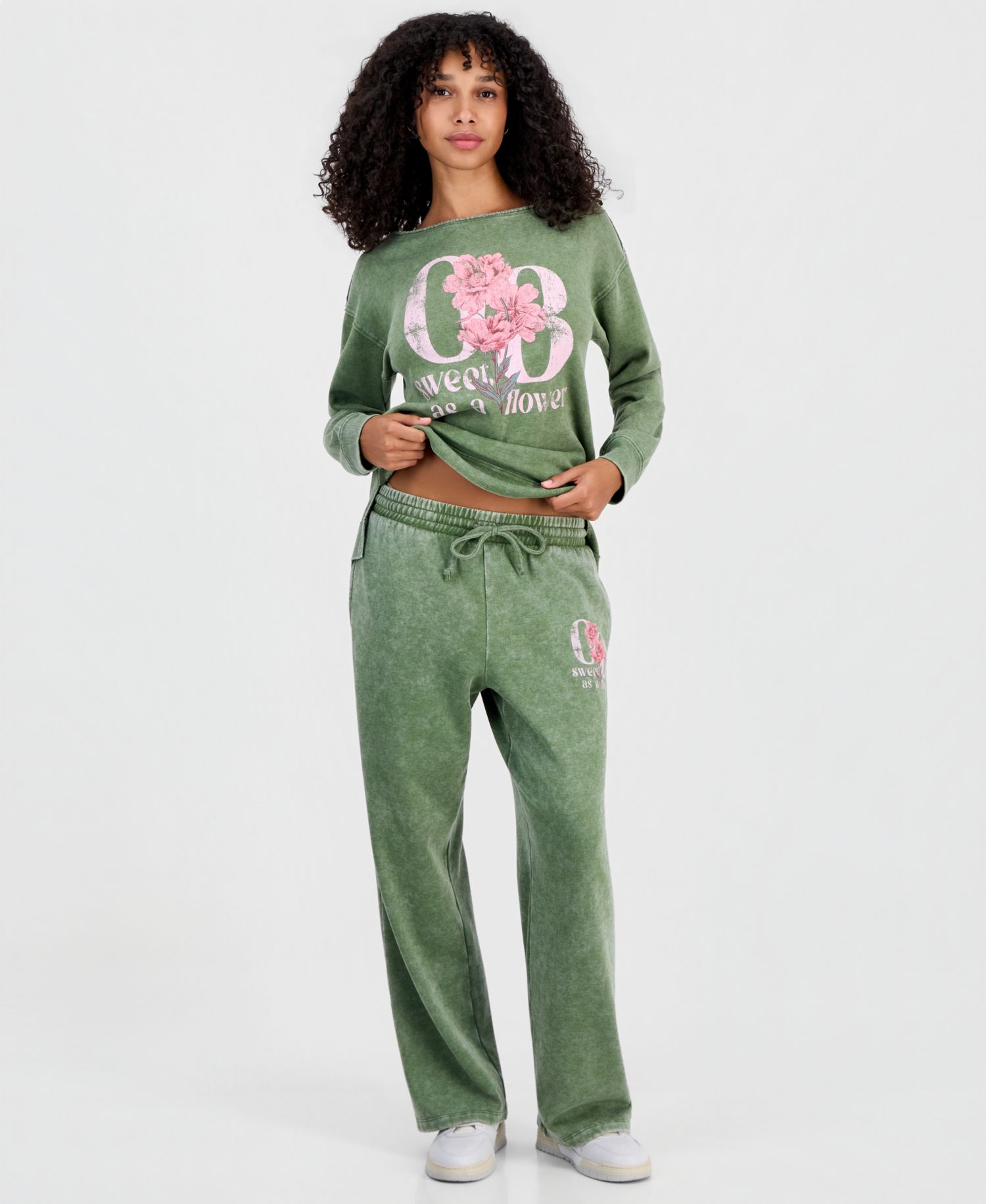 Juniors' Sweet Flowers Fleece Sweatpants