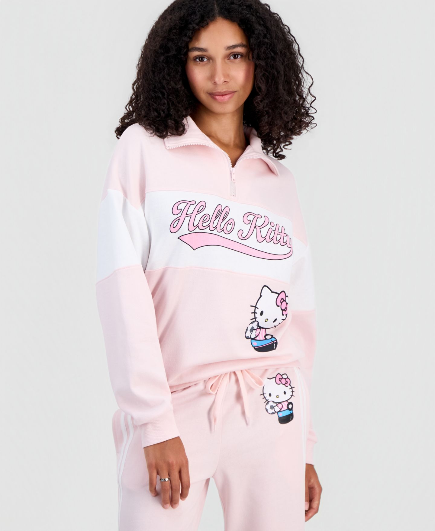 Женский свитшот Sanrio Juniors' Hello Kitty Varsity Quarter-Zip Fleece Pullover, цвет: Ballet Slipper — фото 1