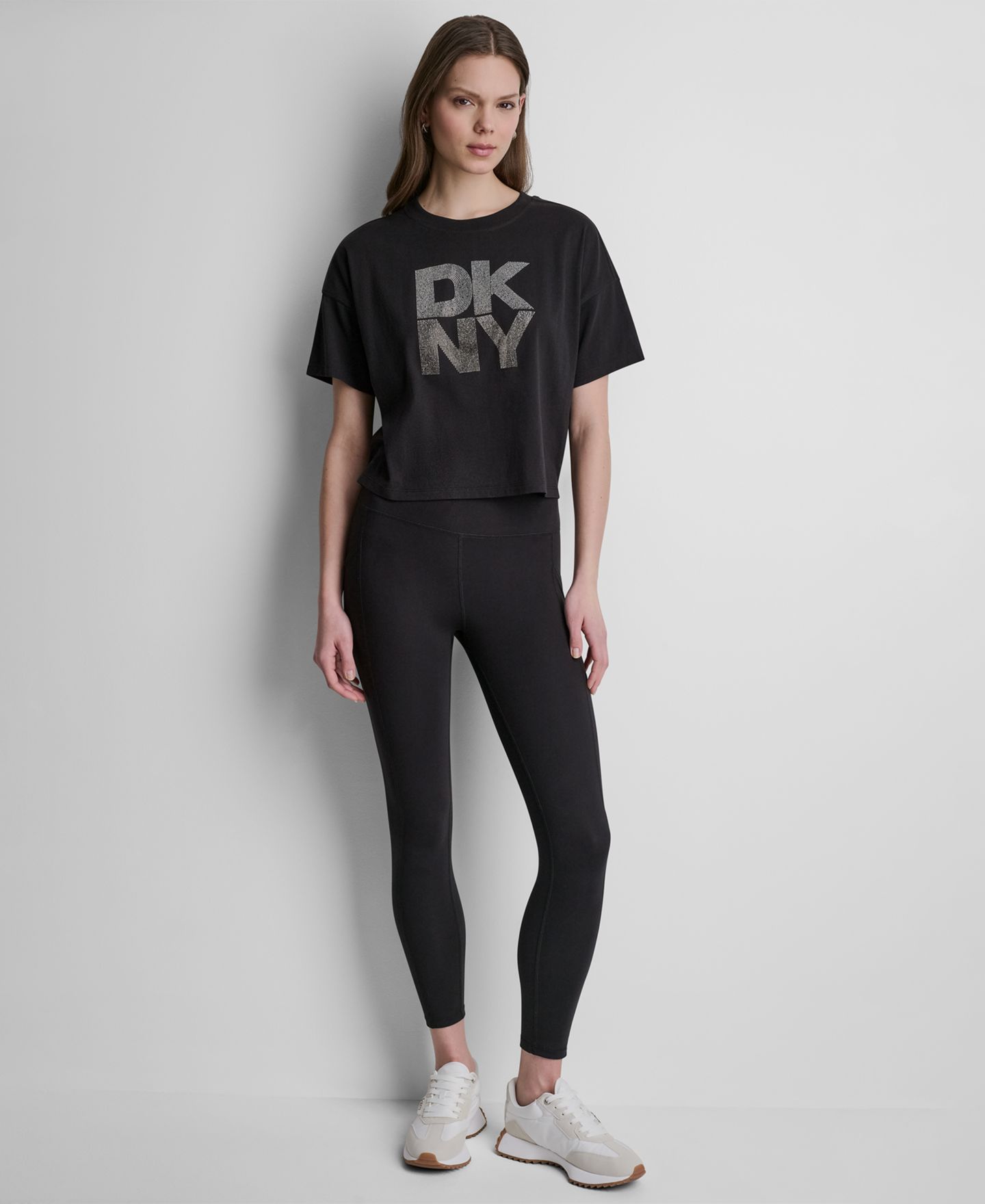 Женская футболка DKNY Sport Ombre Rhinestone Logo Crewneck, цвет: Чёрный / Серебряный — фото 2