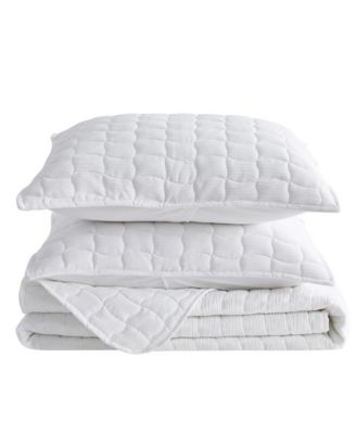 Gauze-Like Wave Stitched Quilt Set With Shams