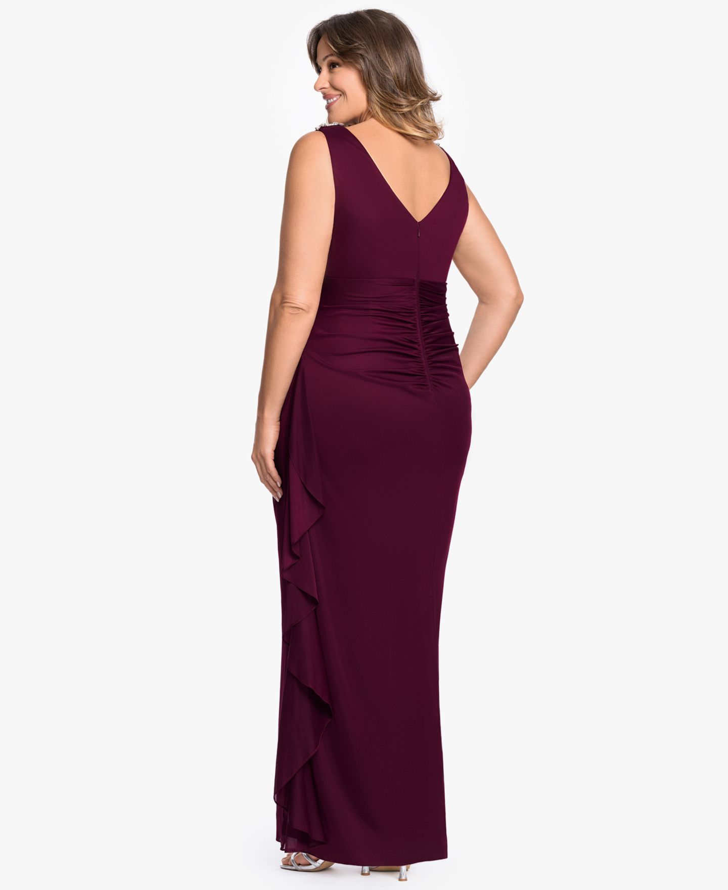 Женское платье B&A By Betsy and Adam Plus Size Ruched Back Cowl Neck Ball Gown, цвет: Гранатовый — фото 4