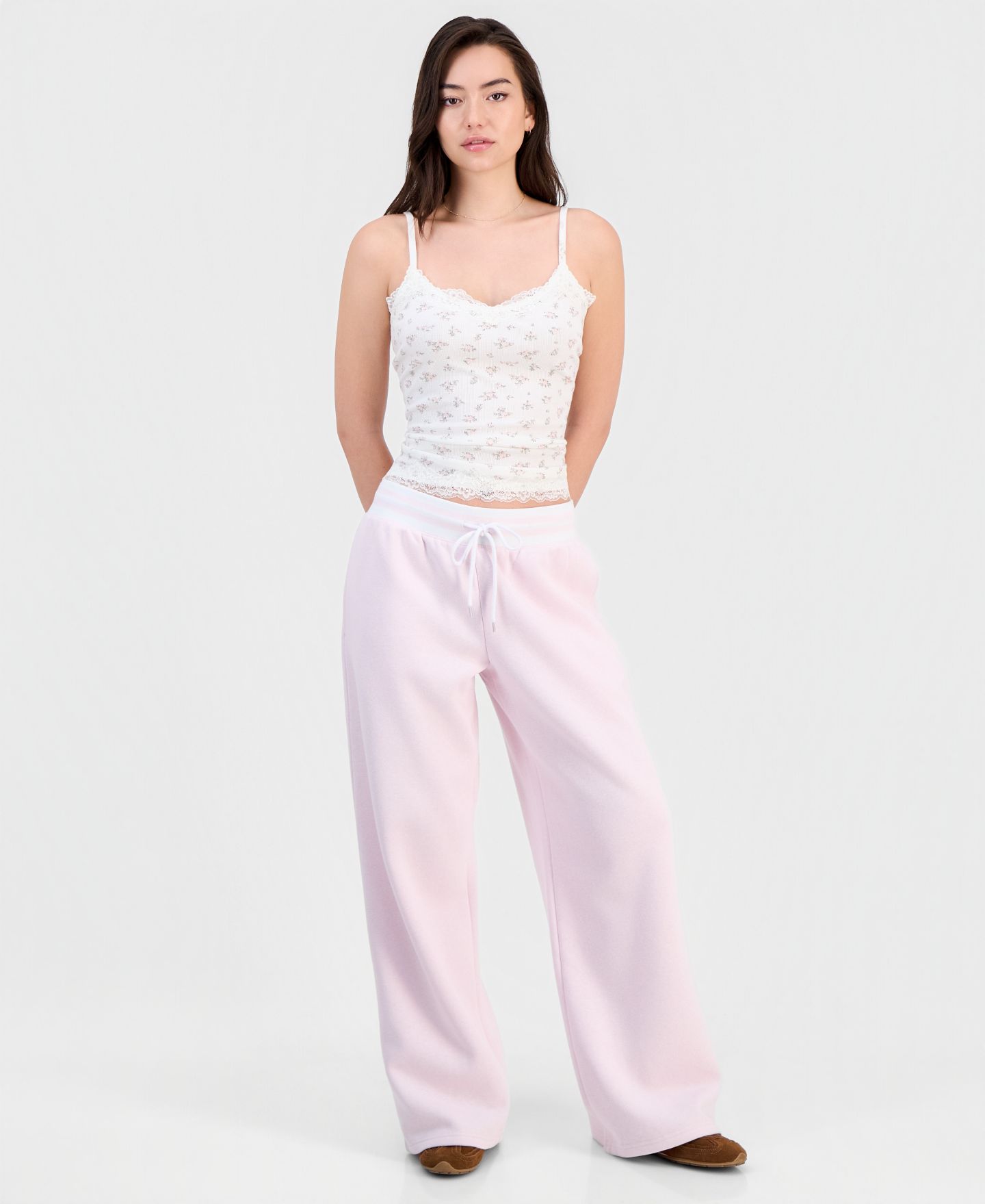 Женские брюки Madden Girl Juniors' Wide Fleece Contrast-Waist Sweatpants, цвет: Ballet Slipper — фото 6