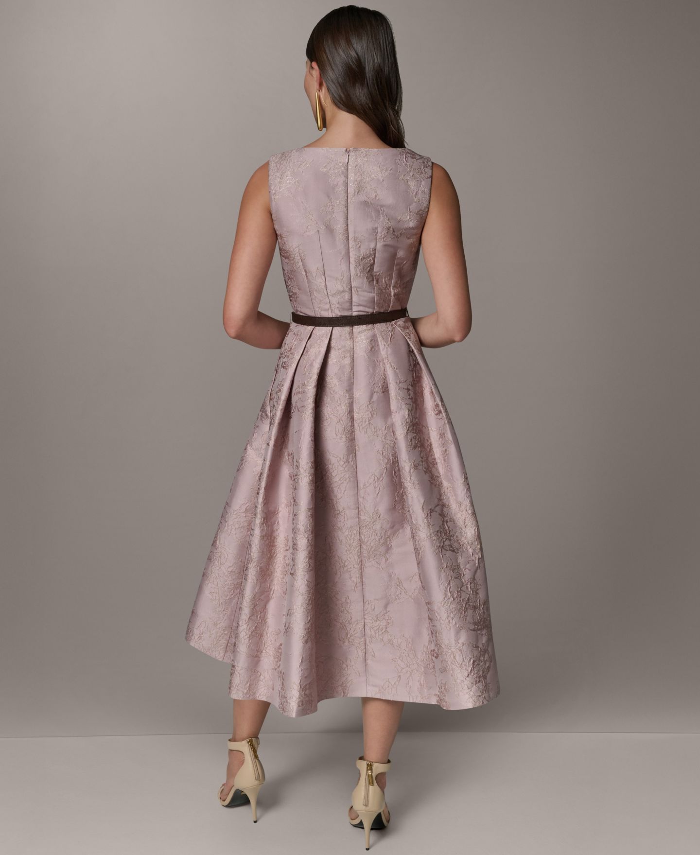 Женское платье Donna Karan New York Jacquard Asymmetrical Neck Fit & Flare Dress with Belt, цвет: Сиреневый — фото 5