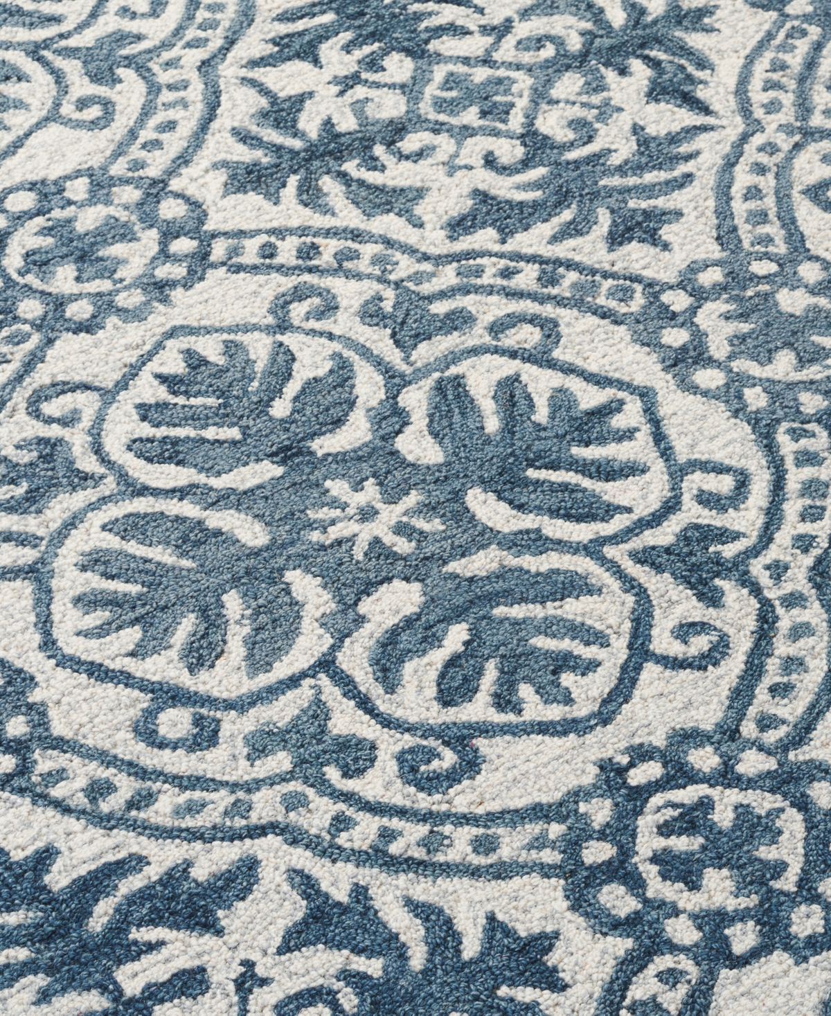 Lauren Ralph Lauren Nina LRL6606N 2'6"X4' Area Rug