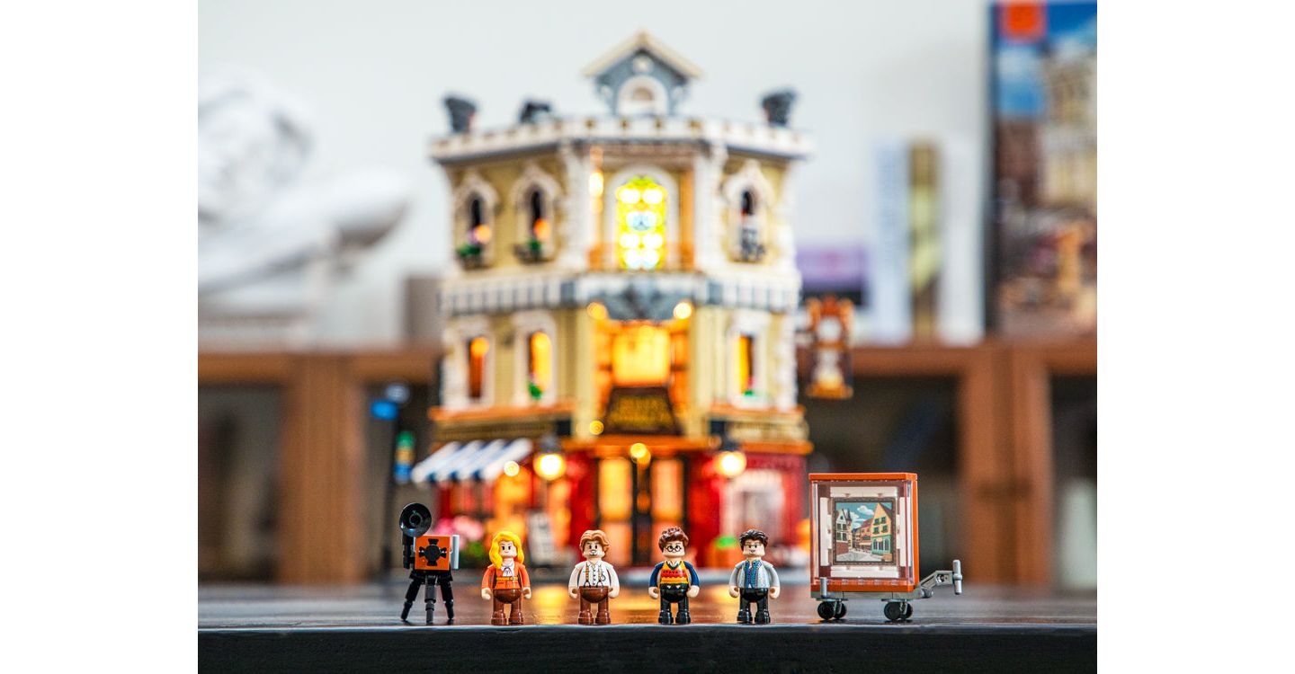 Детский конструктор Lumibricks Antique Store 2,847-Piece LED-Light Modular Building Set, Ages 16+ — фото 3