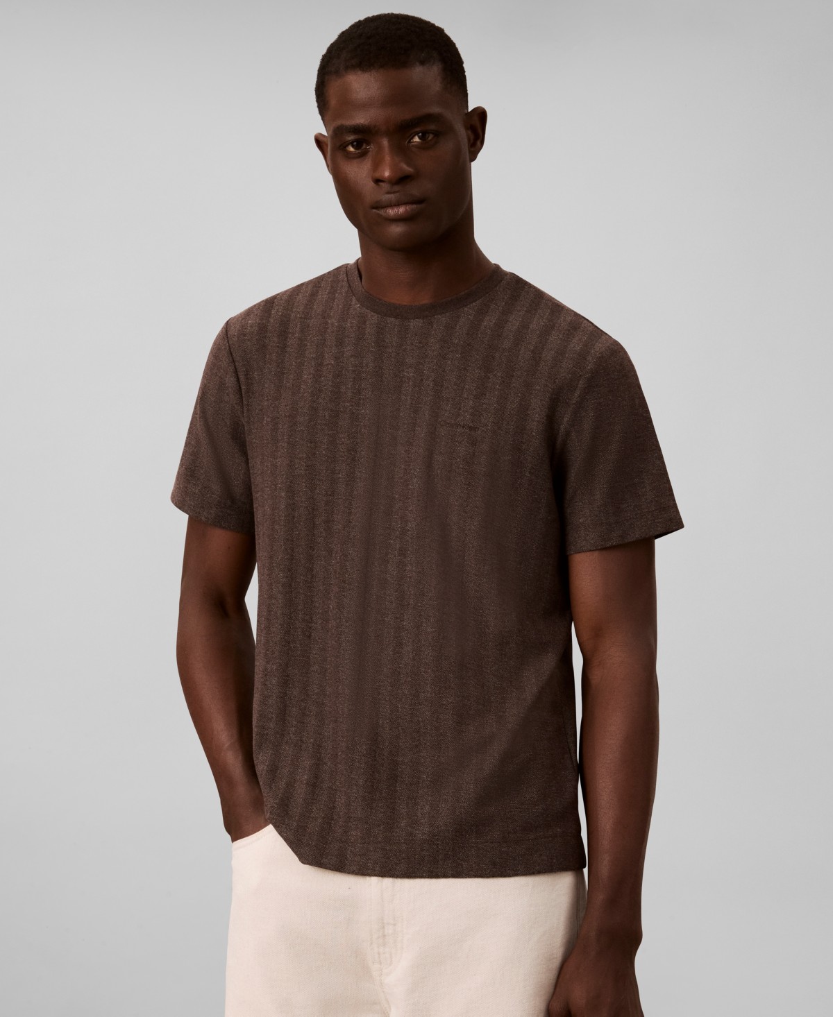 Мужские футболки Calvin Klein Men's Vertical Stripe Textured Crewneck T-Shirt — фото 1