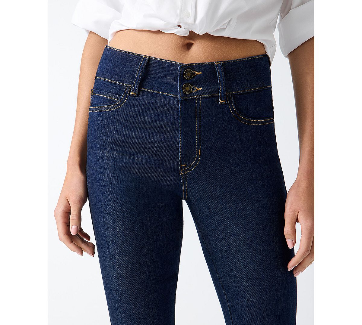 GUESS Women's Lily Denim Capri Jeans view 3 — MAYCSS fashion products