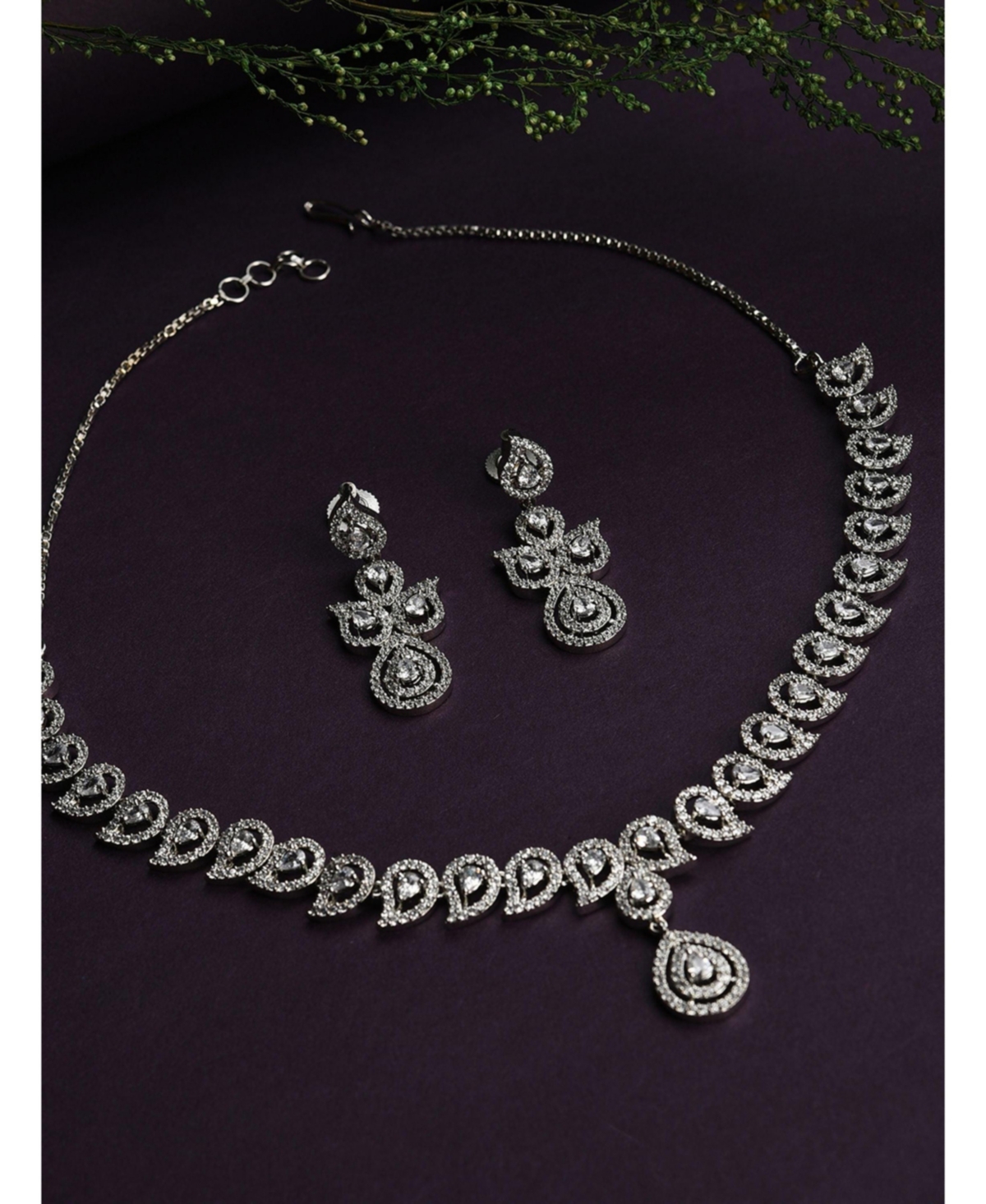 Sohi Women's Silver Toned Stone Studded Jewellery Set