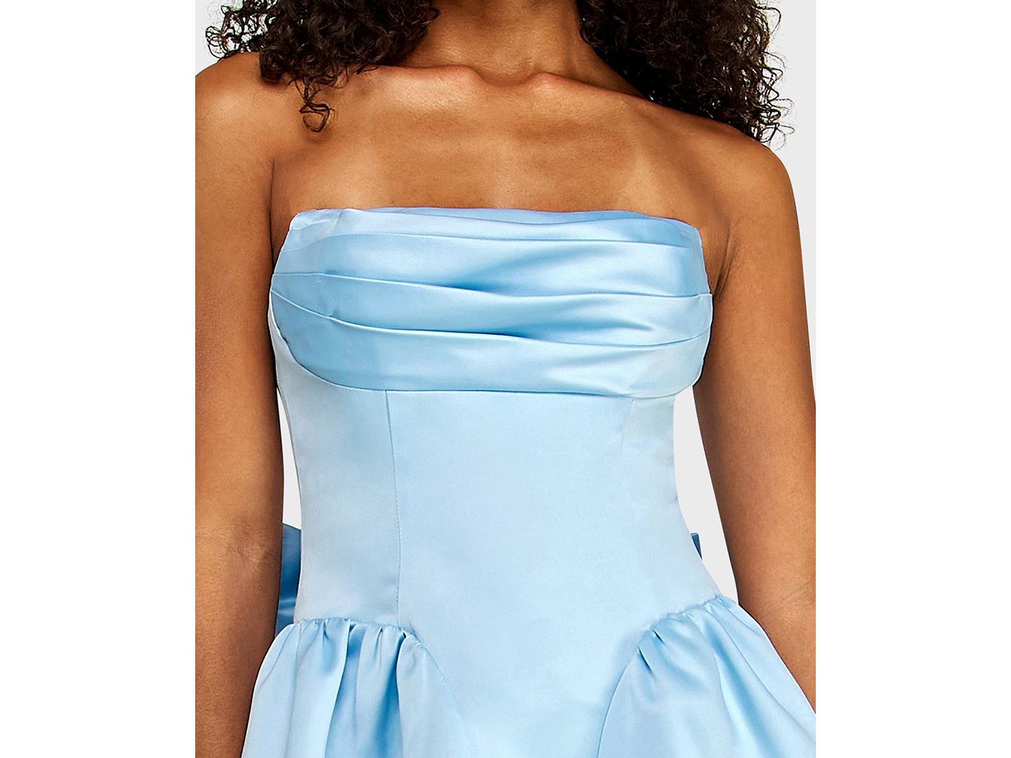 Женское платье Alex & Sophia Juniors' Back Bow Detail Strapless Pleated Satin, цвет: Светлый синий — фото 4