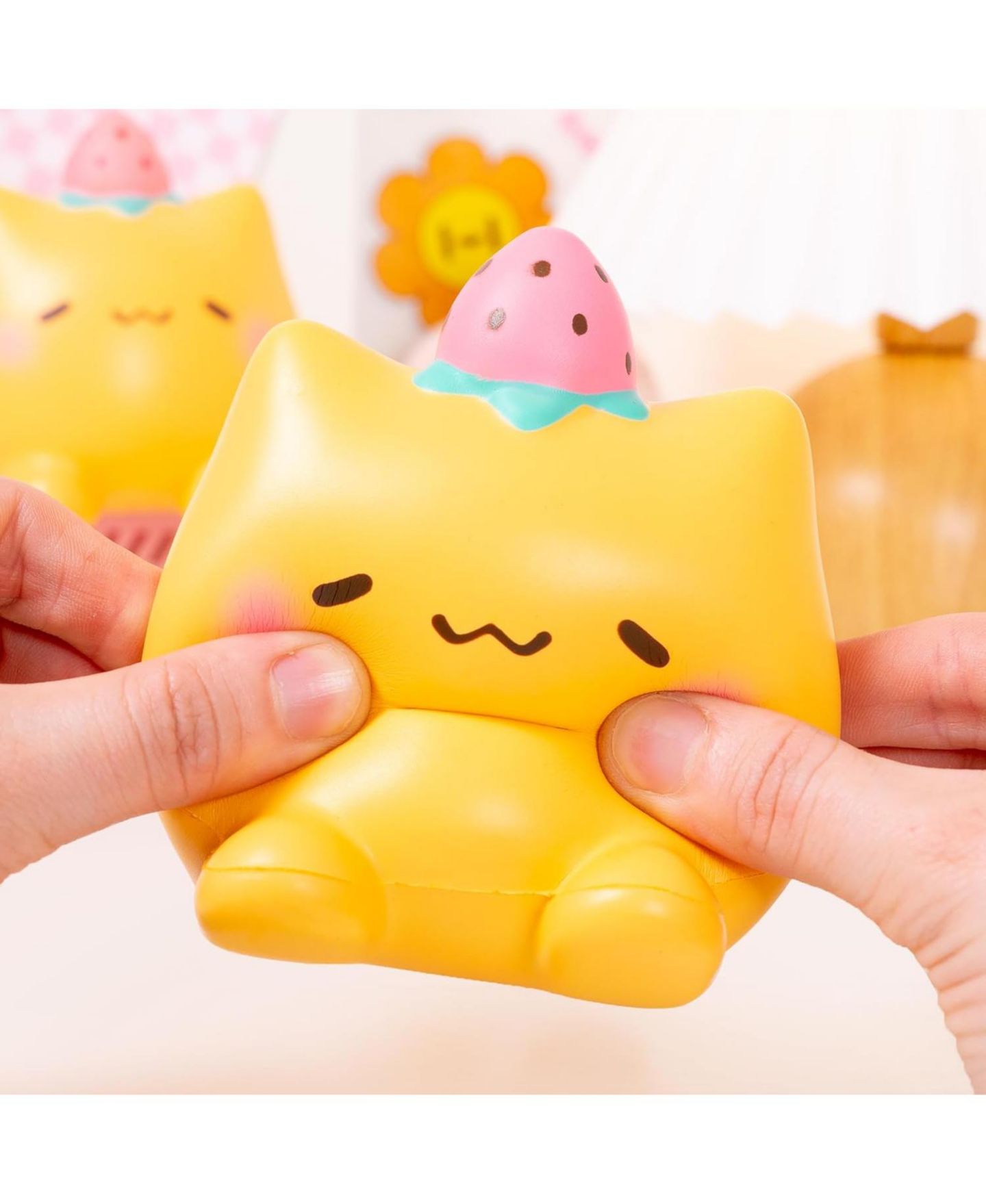 Игрушка-мялка Hamee Squishy Jumbo «Клубничный кот», медленно расправляется, антистресс — фото 6