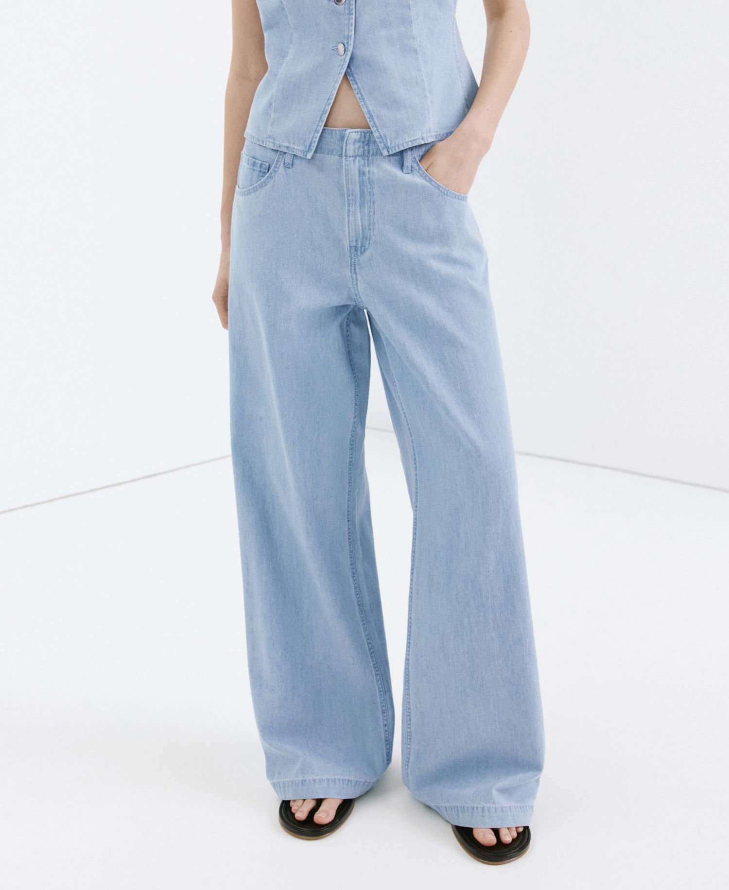 Women's Wide Leg Mid-Rise Jeans