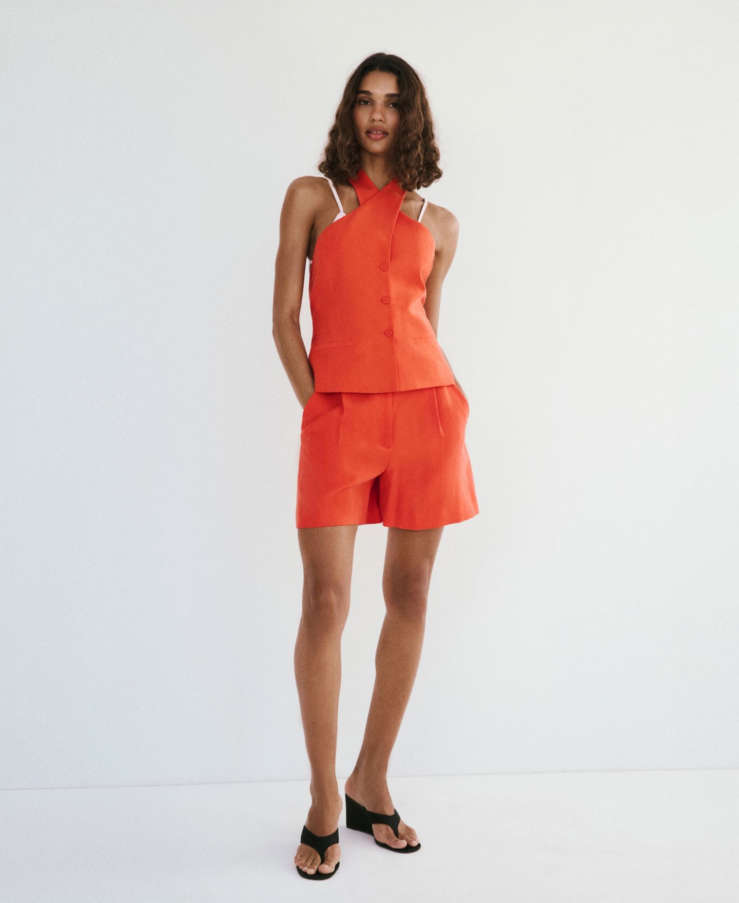 Женские шорты MANGO Straight-Fit Lyocell Bermuda, цвет: Clementine — фото 2