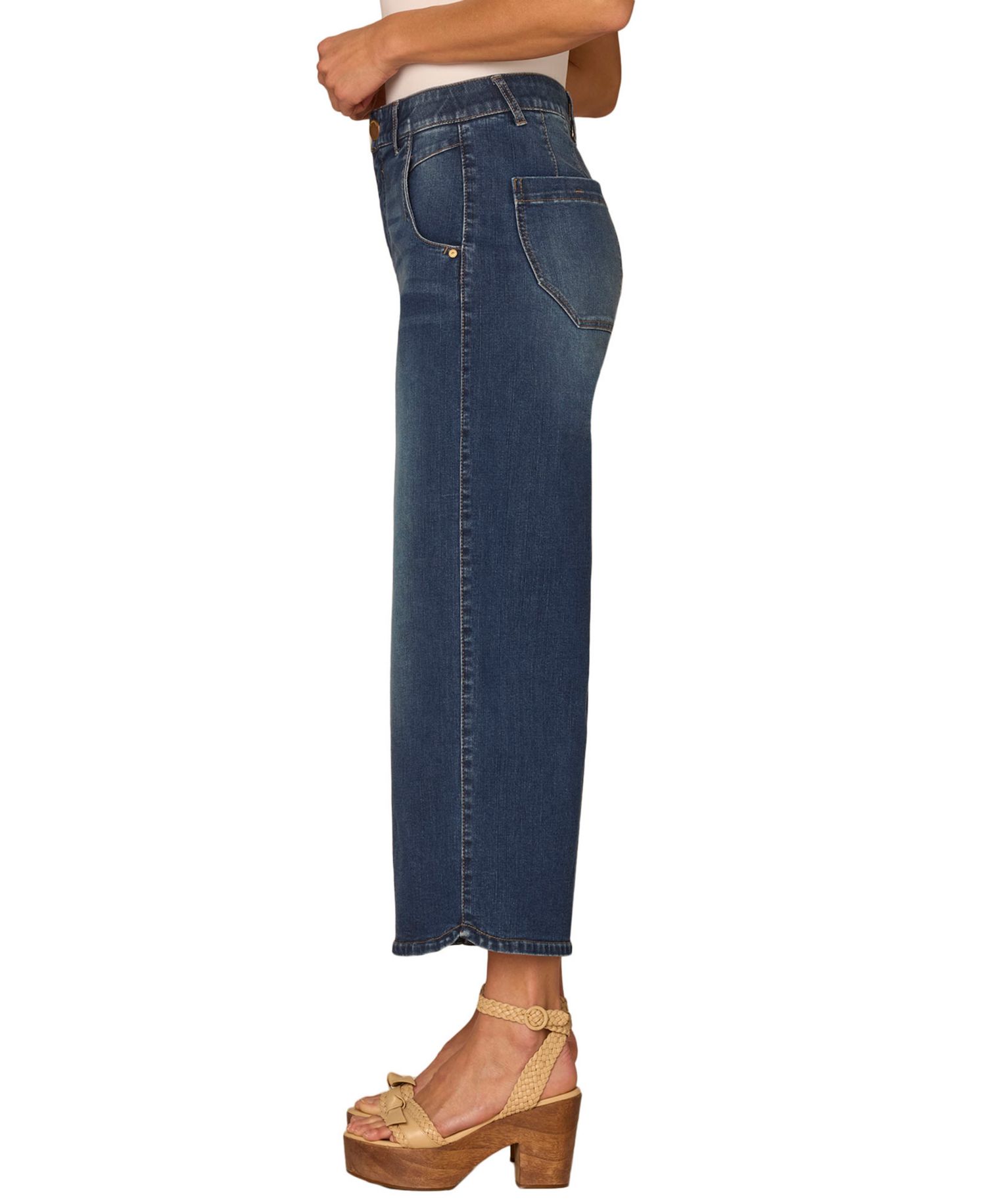 Petite Cropped Wide-Leg Jeans
