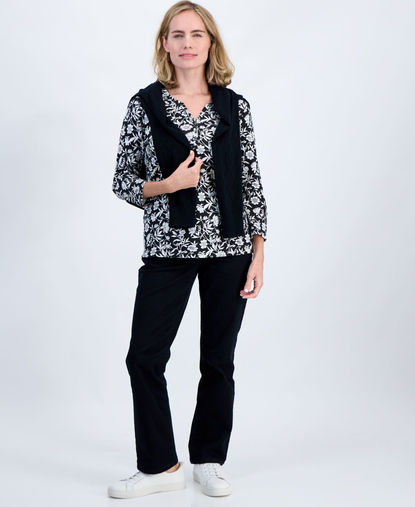 Женский топ Style & Co Petite Printed 3/4 Sleeve Henley Top, цвет: Глубокий чёрный — фото 2