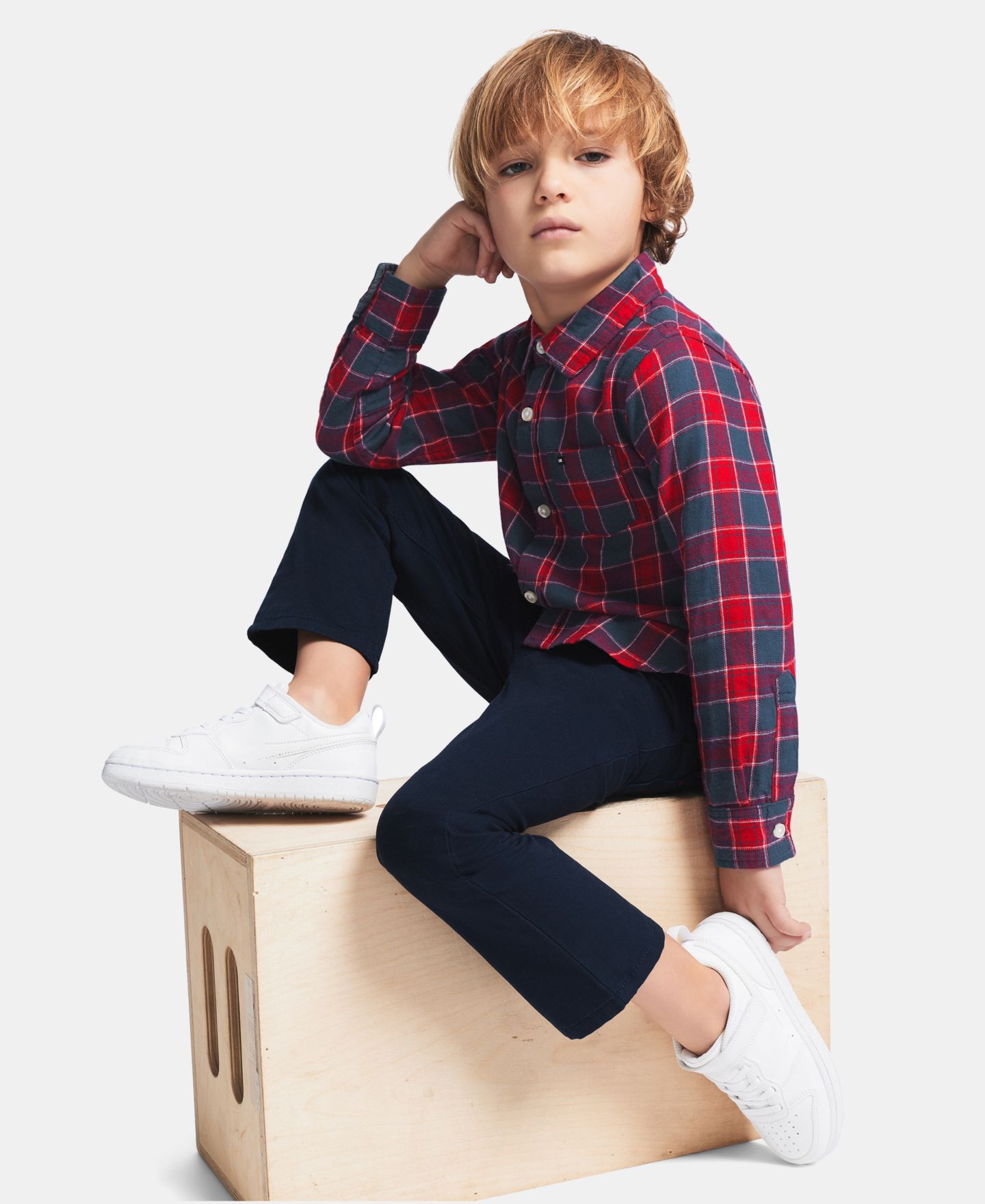 Детский комплект Tommy Hilfiger для мальчиков 2T-5T: клетчатая рубашка и брюки, цвет: Красный клетчатый / Тёмно-синий — фото 3