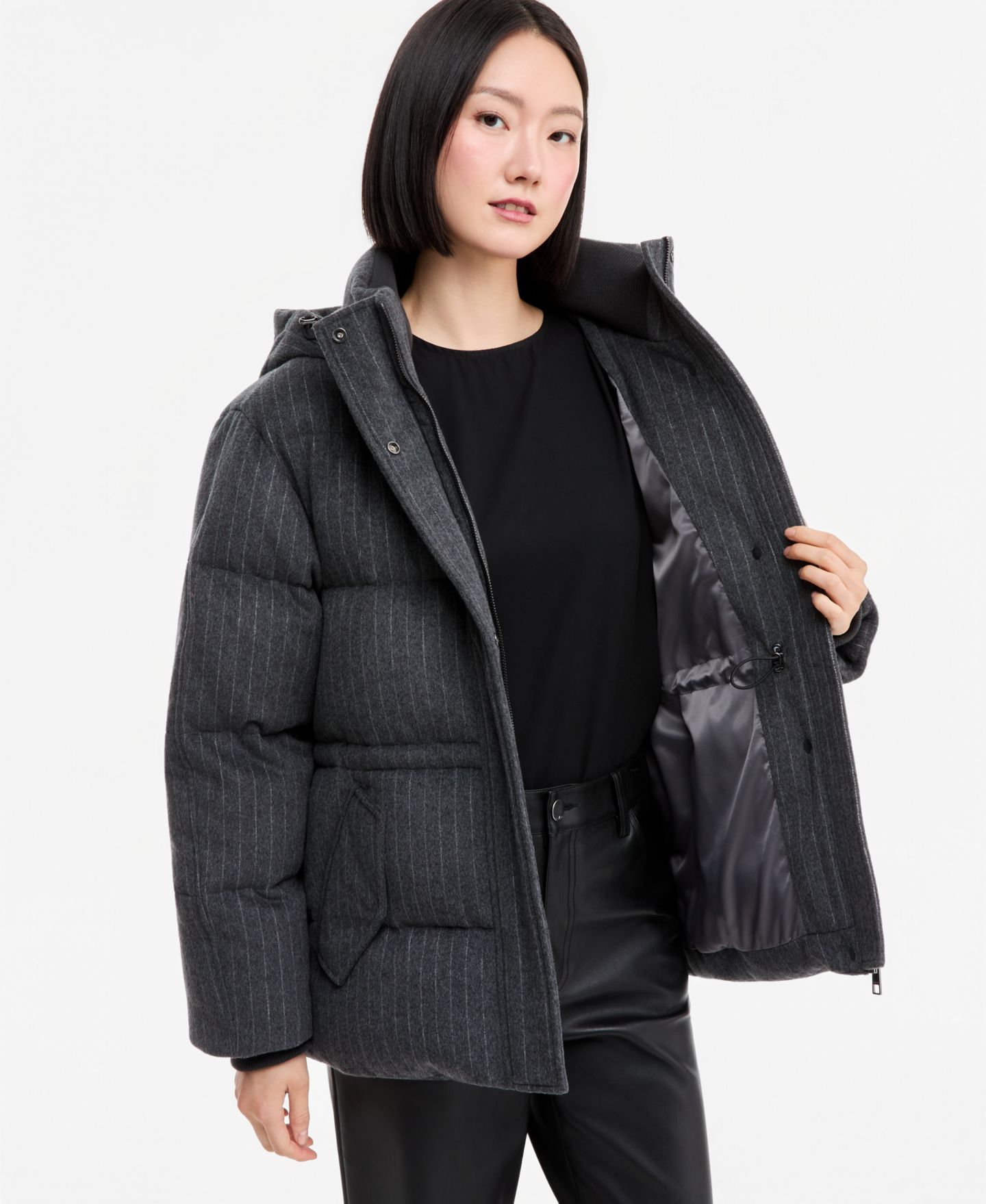 Женская куртка Calvin Klein Pinstripe Quilted Hooded Puffer, цвет: Серый — фото 7
