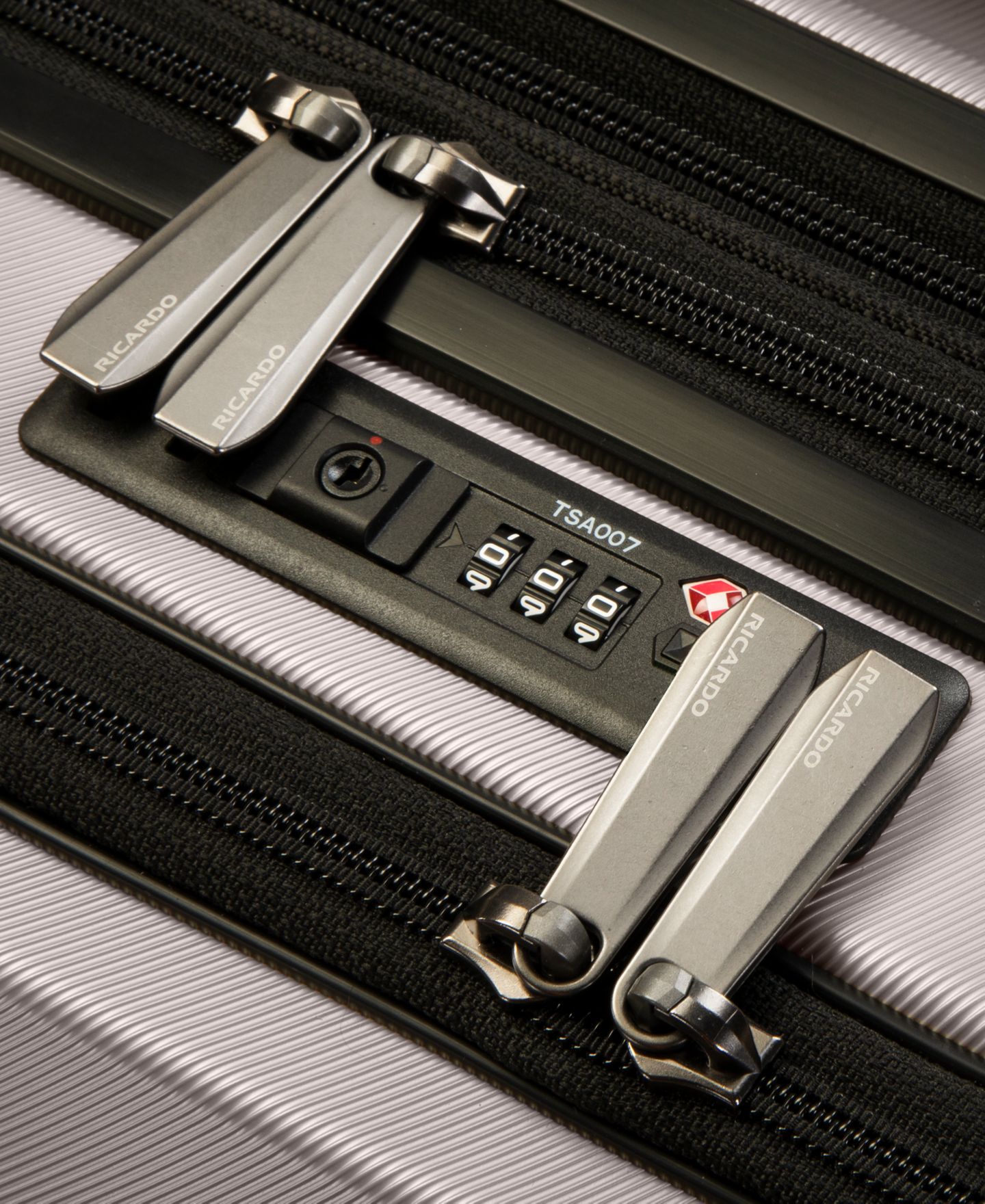 Чемодан Ricardo Cabrillo 4.0 Carry-On with FastAccess Front Pocket Spinner Suitcase, цвет: Сливочный кремовый — фото 7