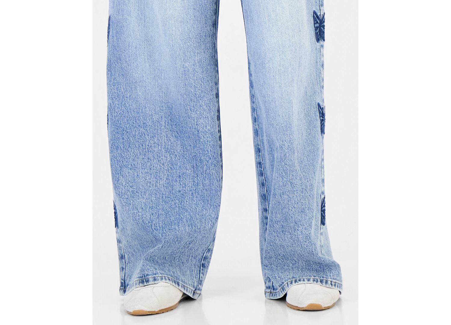 Juniors' 90s Skater High-Rise Wide-Leg Butterfly Embroidery Jeans