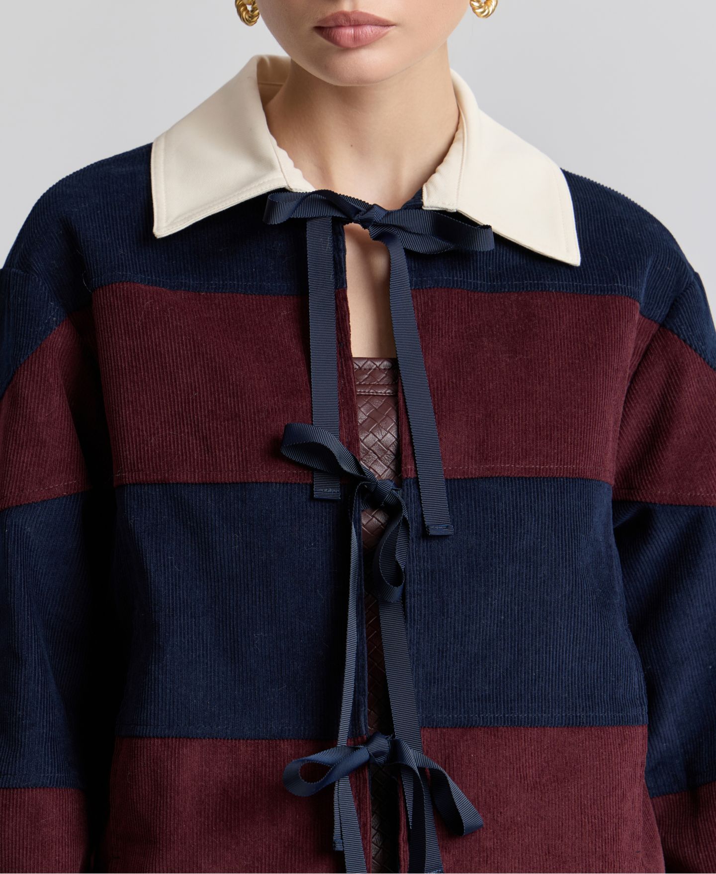 Женская куртка Avec Les Filles Striped Rugby Front Tie, цвет: Тёмно-синий / Бордовый — фото 4