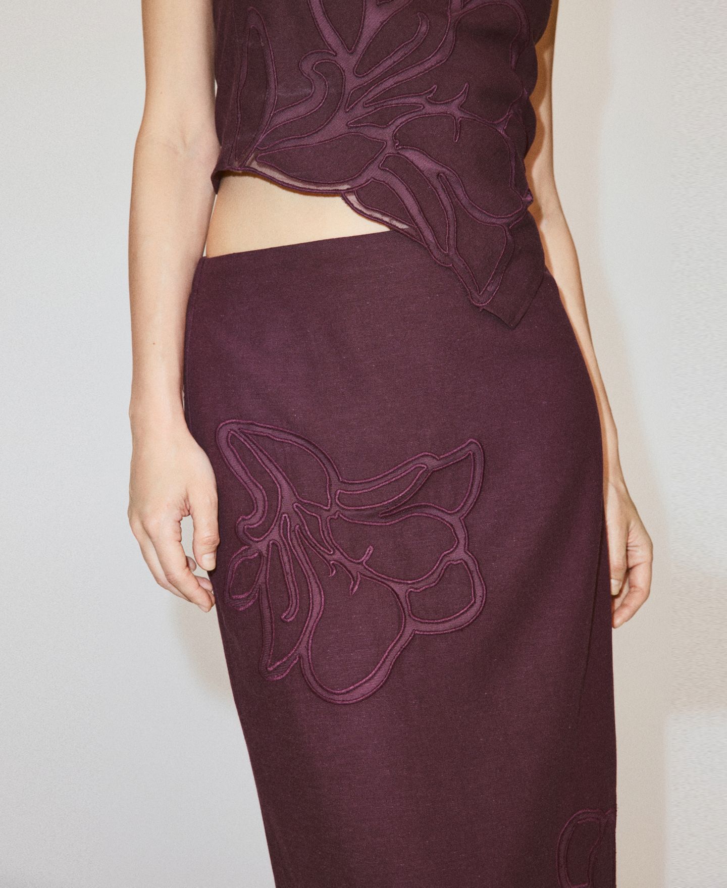 Женская юбка Mango Floral Embroidered Linen, цвет: Тёмный красный — фото 4