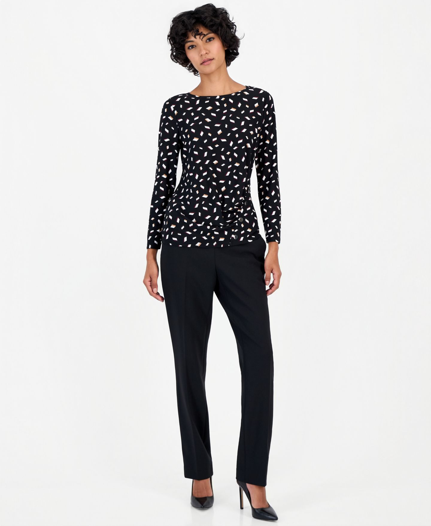 Женская блузка Anne Klein Essentials Petite Long-Sleeve Ruched Rivet-Detail Blouse, цвет: Чёрный разноцветный — фото 4