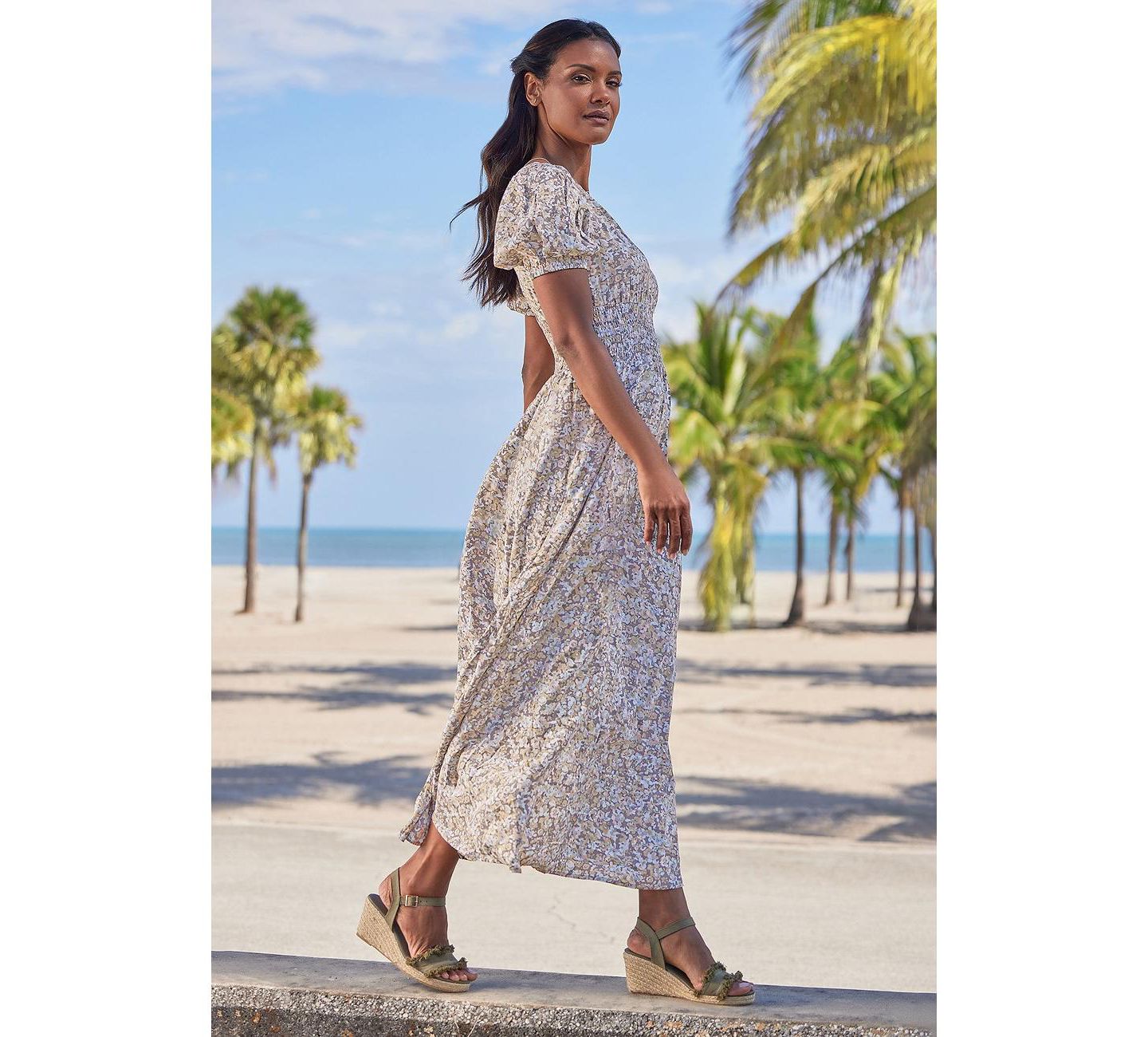 Женское платье Lascana Viscose Floral Print V-Neck Smocked-Waist Maxi — фото 3