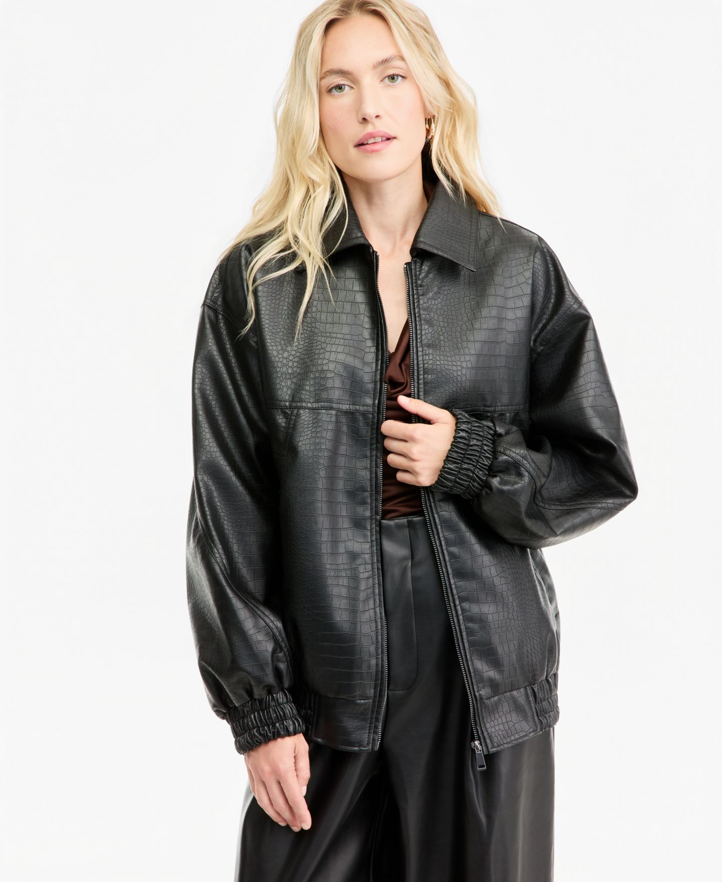 Женская куртка Bar III Croc-Embossed Faux-Leather Oversized Bomber, цвет: Чёрный — фото 1