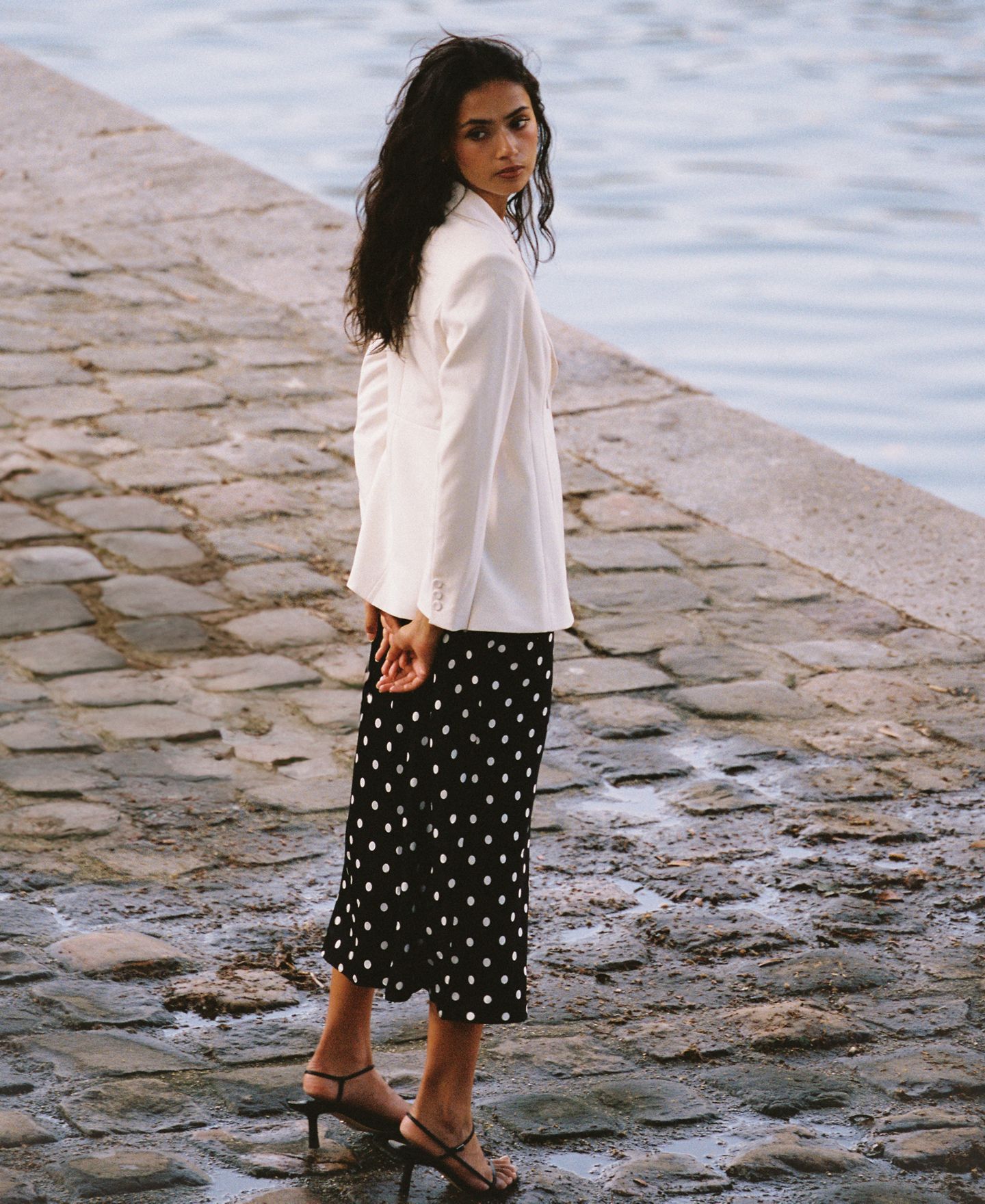 Женская юбка French Connection Ennis Satin Polka Dot Pull-On Midi, цвет: Чёрный / Белый — фото 4
