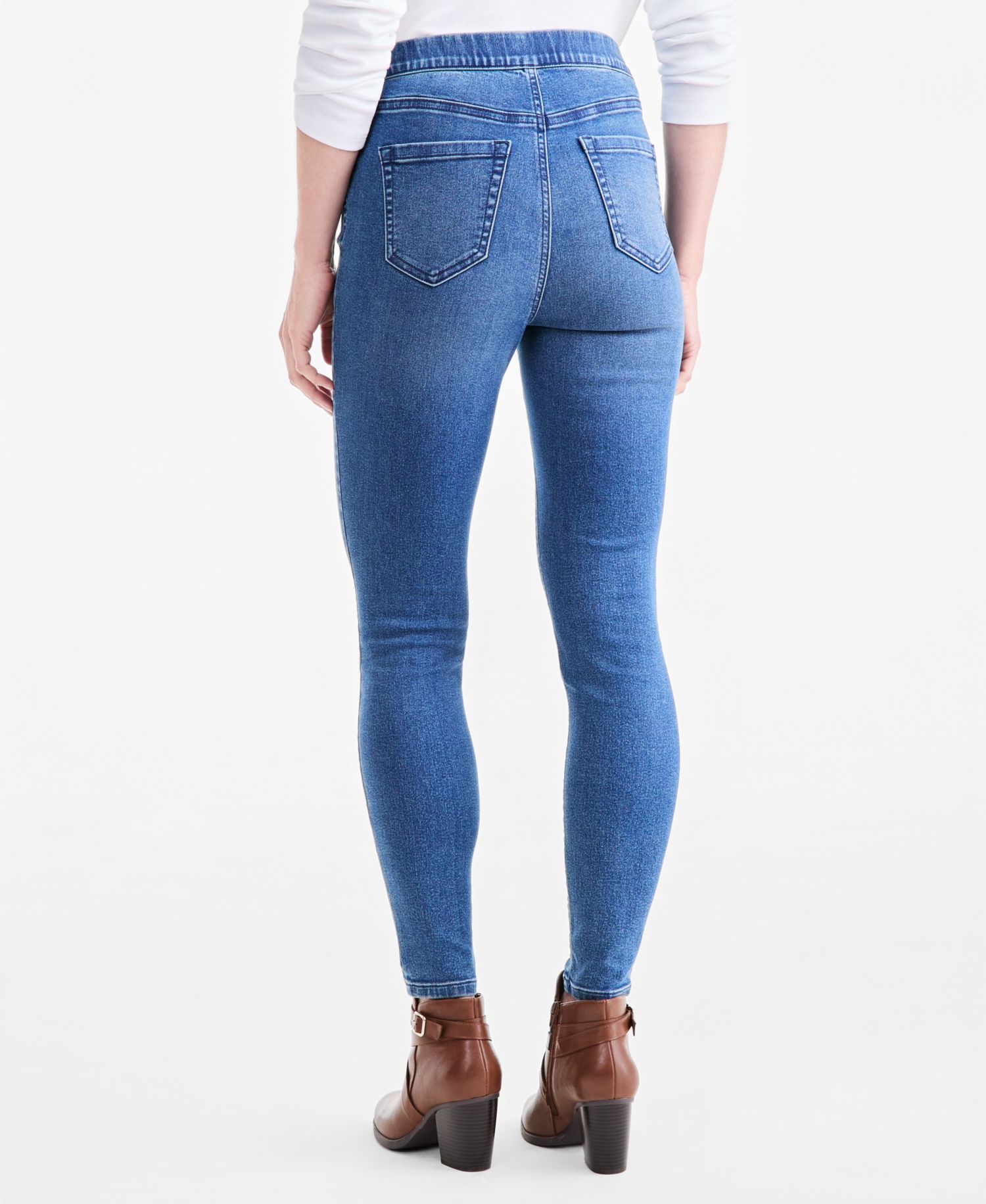 Petite Mid-Rise Pull On Jeggings