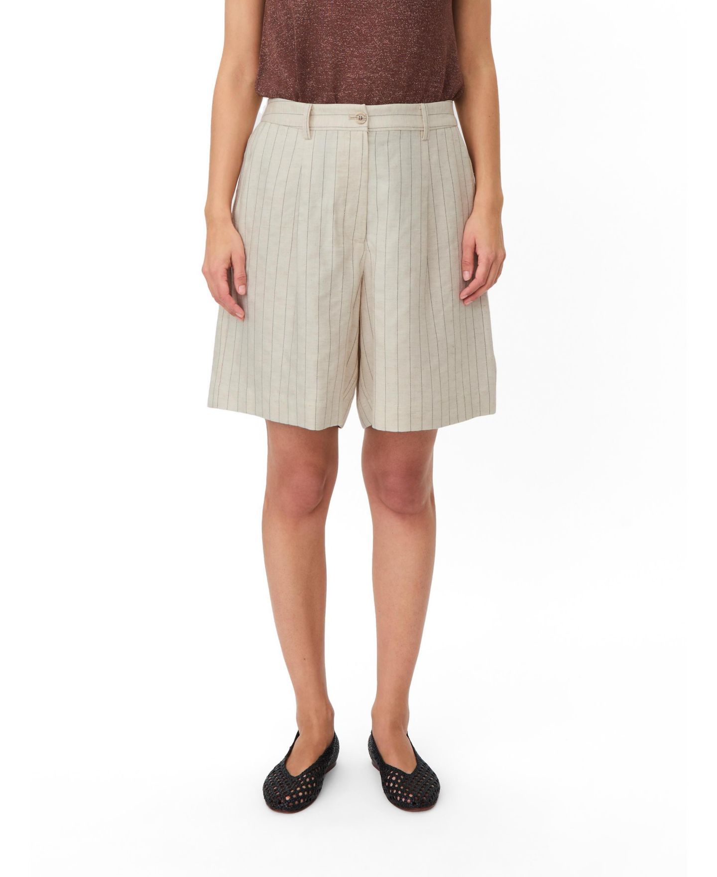 Женские шорты Masai Copenhagen Mapauletta Pinstripe Linen-Blend Pleated Shorts, 26" Inseam, цвет: Туманный — фото 1