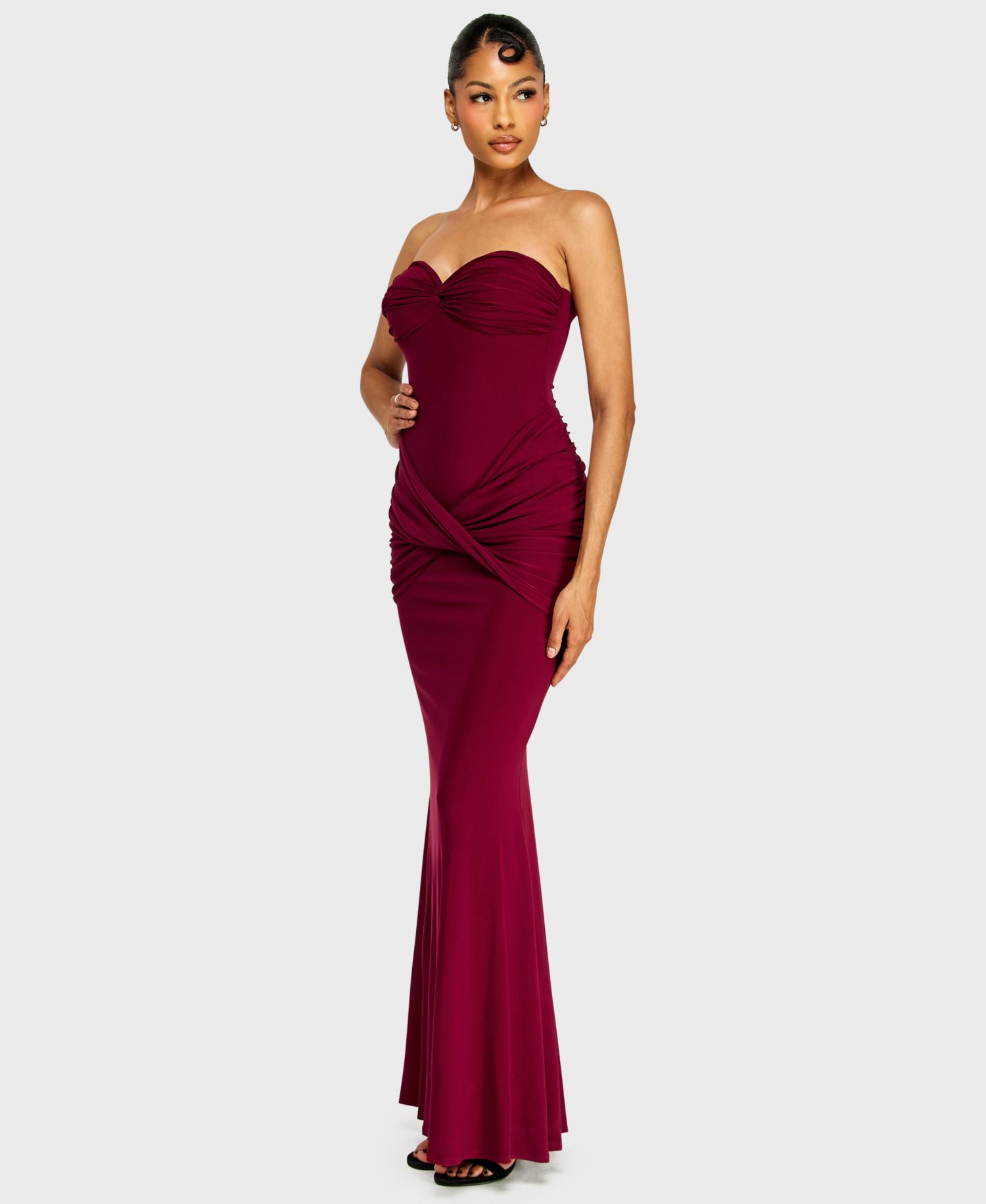 Juniors' Long Sweetheart-Neck Gown