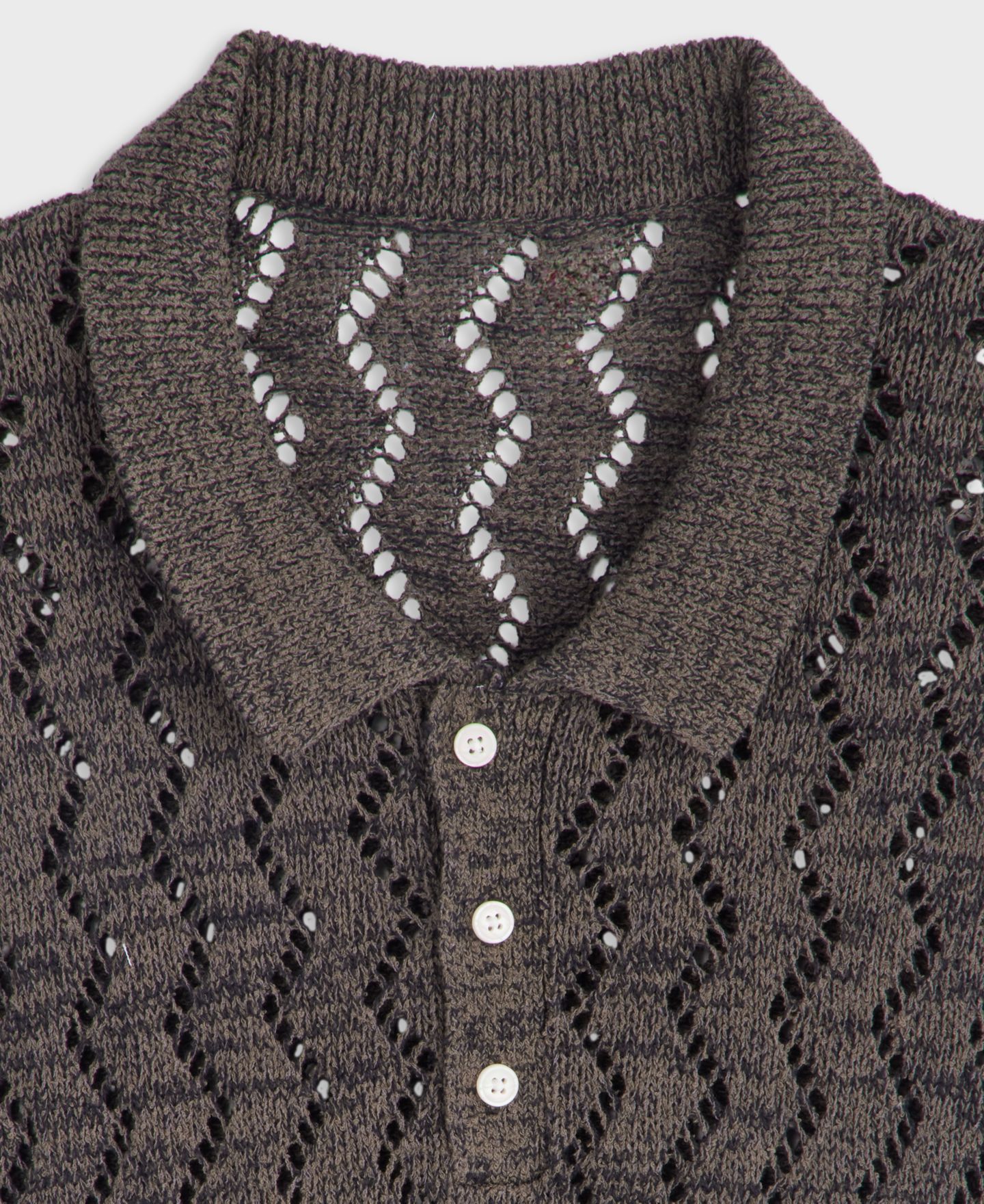 Мужская рубашка-поло Mode of One классического кроя с отделкой зигзагом и ажурной вставкой, цвет: Глубокий чёрный — фото 5