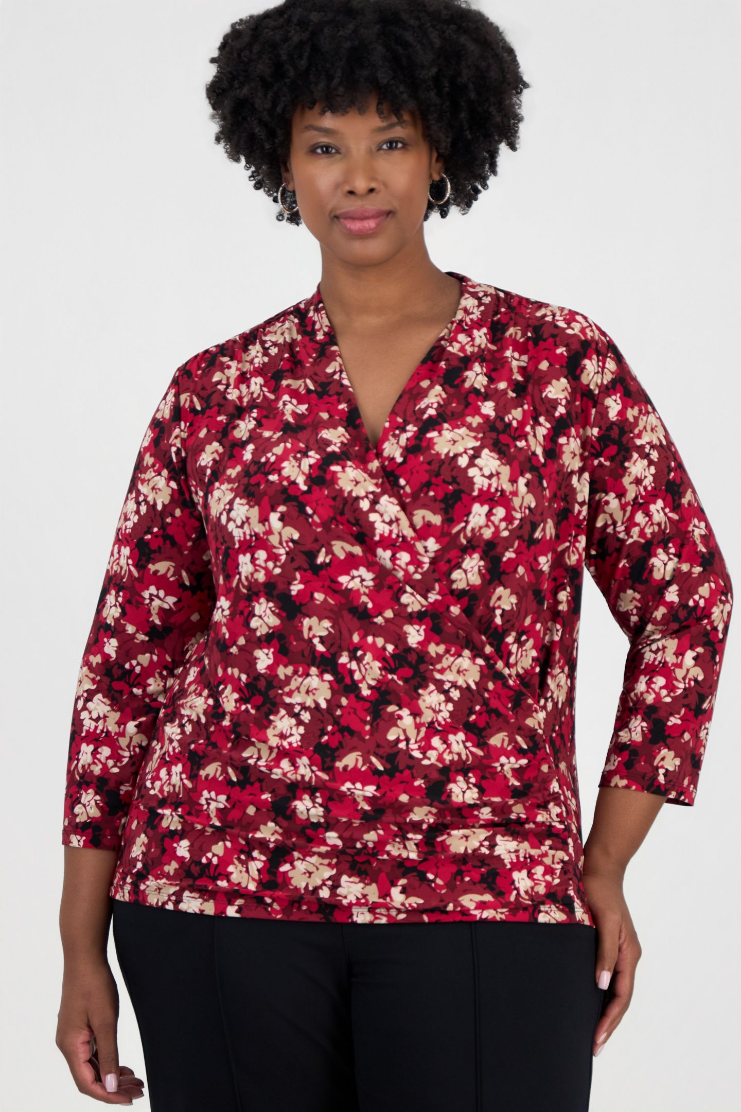 Женский топ Anne Klein Plus Size Faux Wrap Floral 3/4-Sleeve, цвет: Красный разноцветный — фото 1
