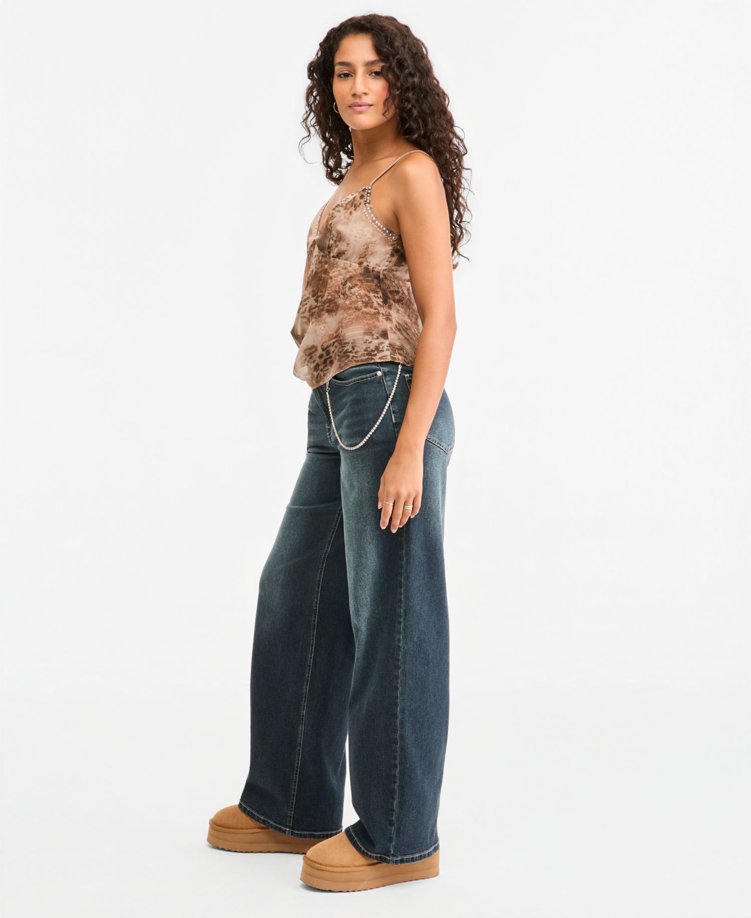 Juniors' 90s Wide Leg Rhinestone-Chain High-Waisted Cotton-Blend Jeans