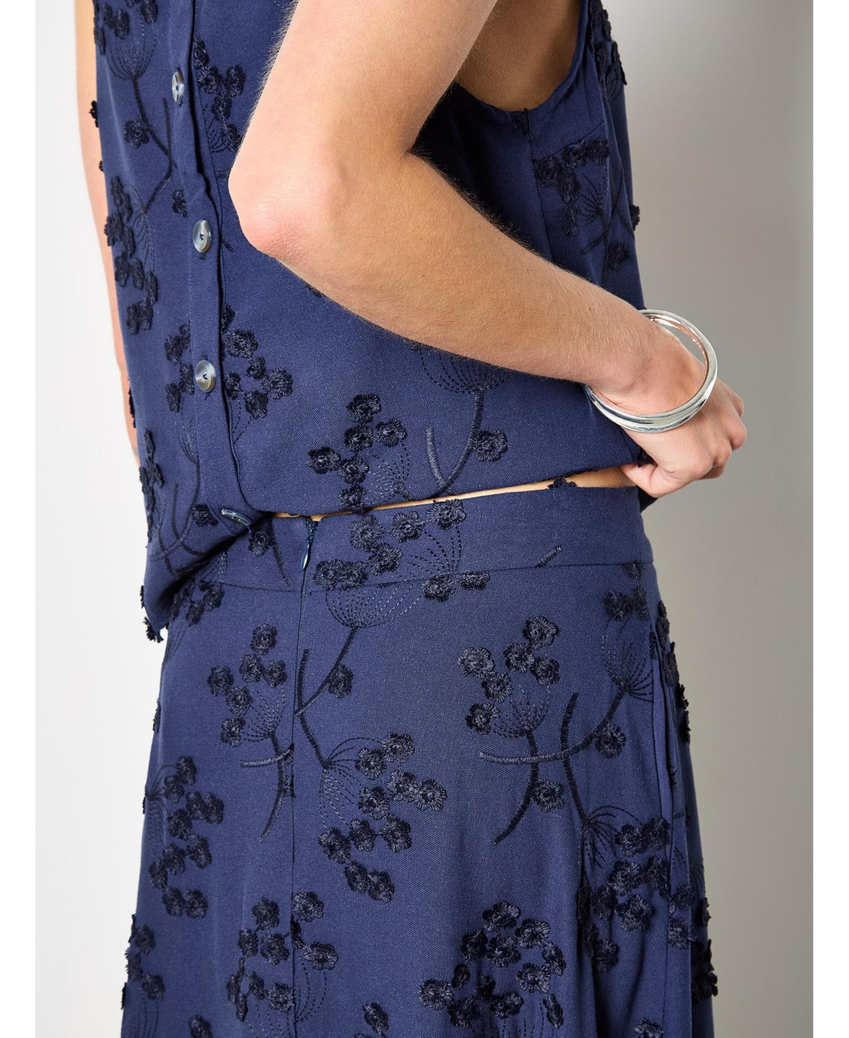 Apricot Women's Dandellion Embroidered Skirt