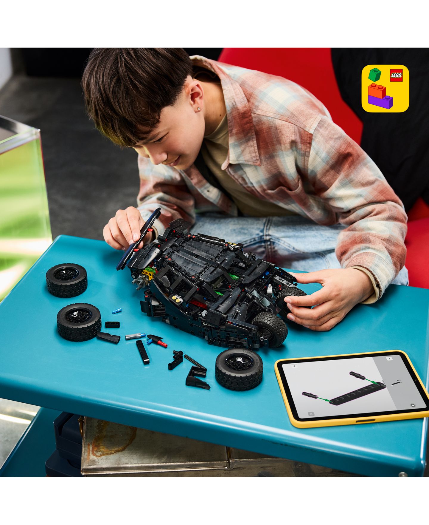 Детские конструкторы LEGO® Technic Batmobile Tumbler Building Toy 42239, 719 Pieces — фото 6
