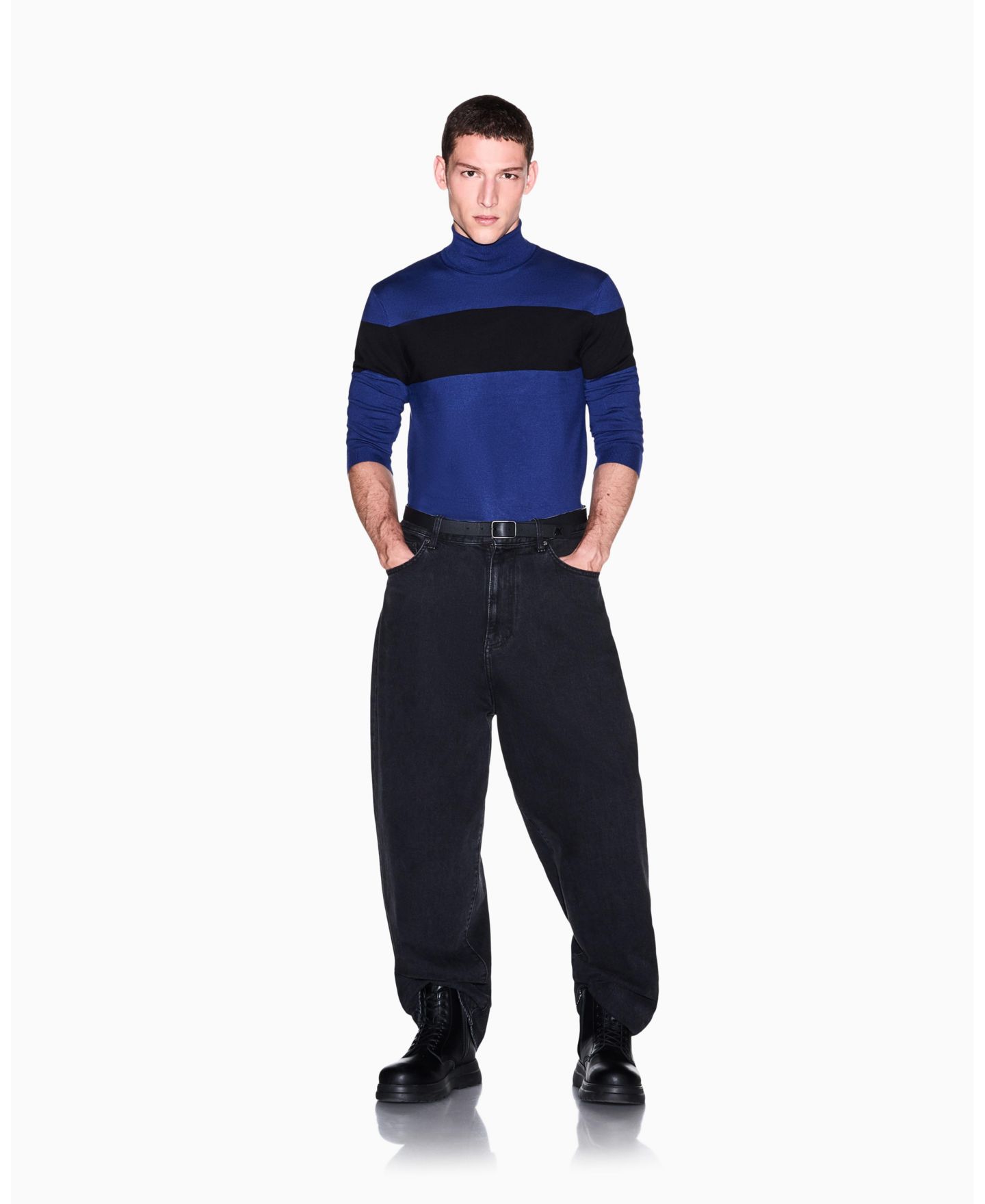 Мужской свитер A|X Armani Exchange Viscose Colorblock Turtleneck, цвет: Синий чёрный — фото 2