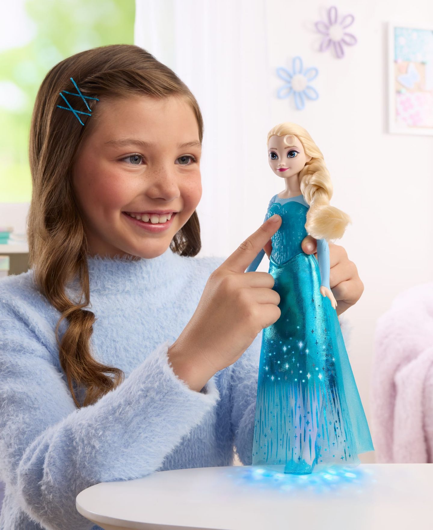 Детская кукла Disney Princess Singing Elsa 11" Light-Up Fashion Doll, Ages 3+ — фото 2
