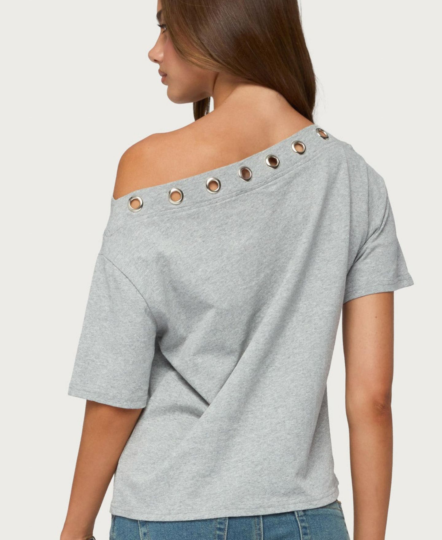 Женская футболка Edikted Leslee Off-the-Shoulder Short-Sleeve Grommet, цвет: Серый меланжевый — фото 2